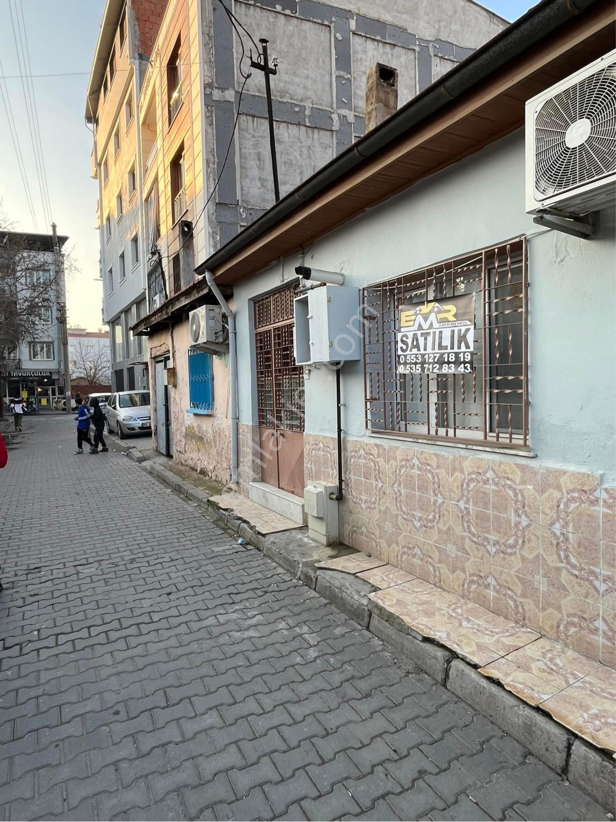 Emr Gayrimenkul Farkıyla Satılık Müstakil Ev