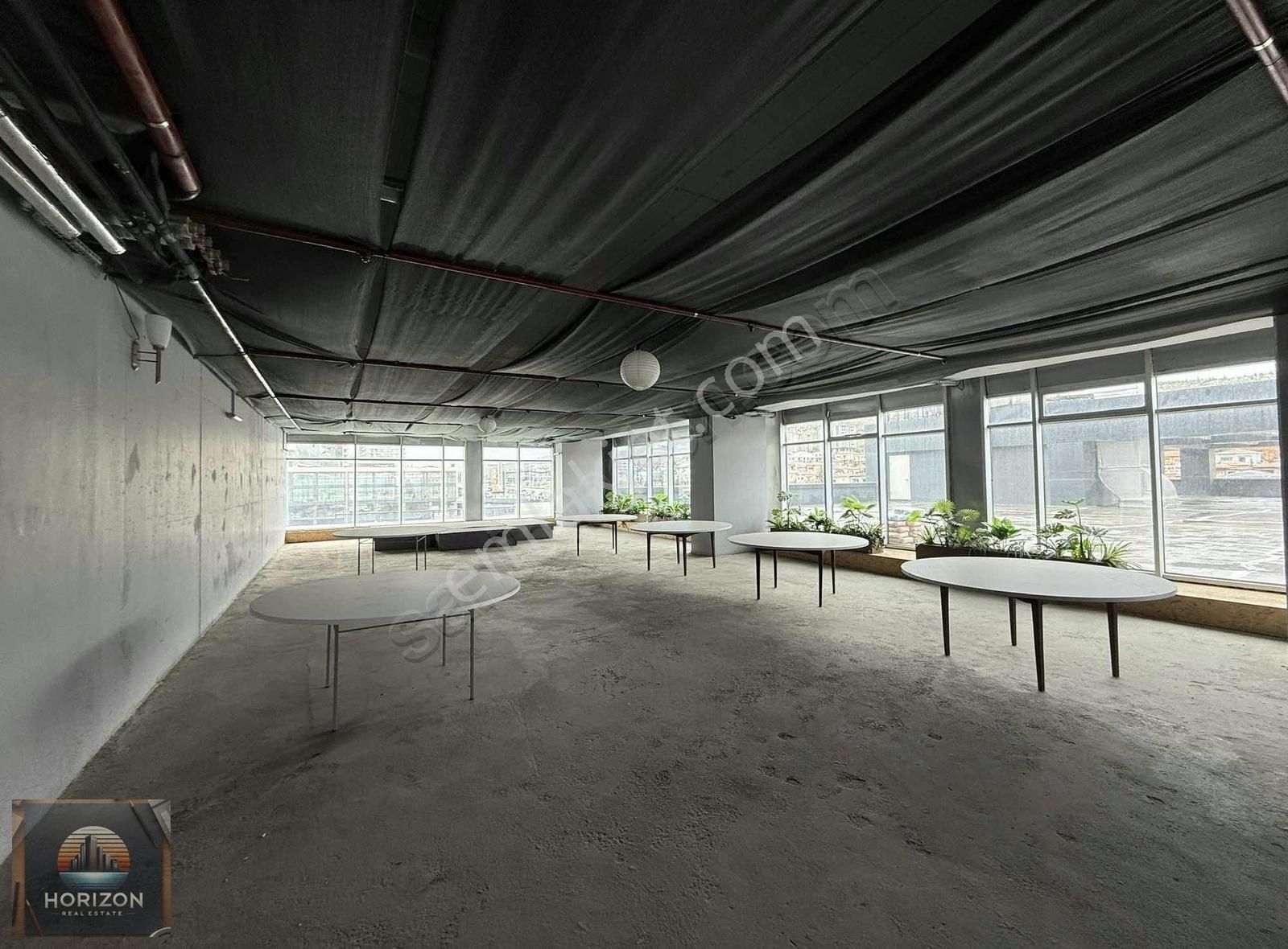 Smk Tower Büyük Teraslı 300 M2 Plaza Ofis Katı Borusan