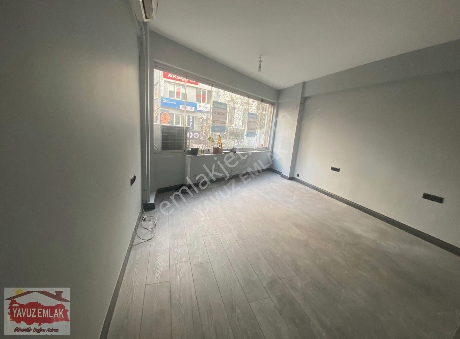 Bjk Ihlamurdere Cadde Üzerinde Masrafsız Temiz 1 Katta Ofis
