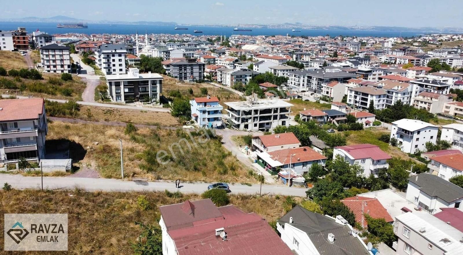 Ravza Emlak'tan 390 Mt Resmi 3 Kat İmarlı Deniz Manzaralı Arsa !