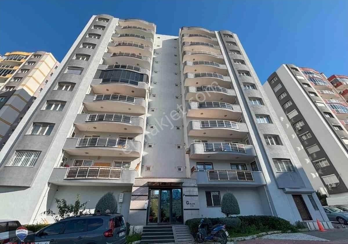 Çiğli Yakakent Çamlıkent'te Eşyalı Kiralık Geniş Ferah Manzaralı Daire