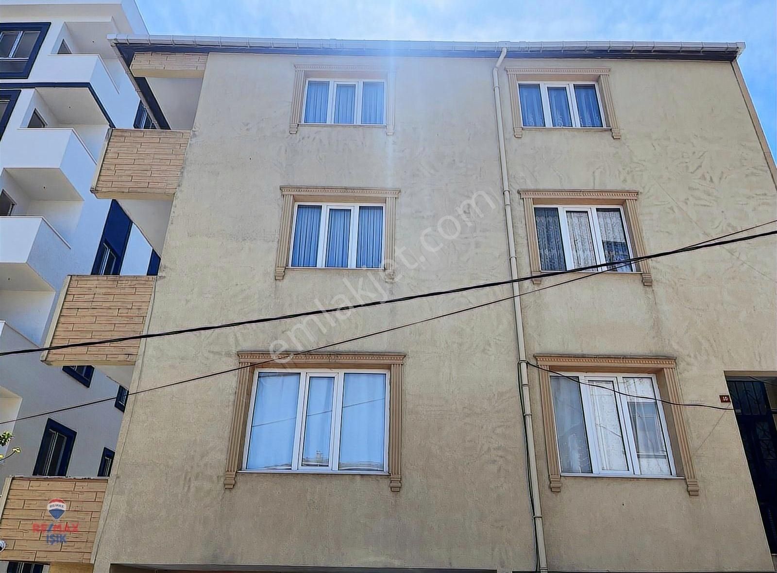 Ebeveyn Banyolu,geniş,kullanışlı,satılık 3+1