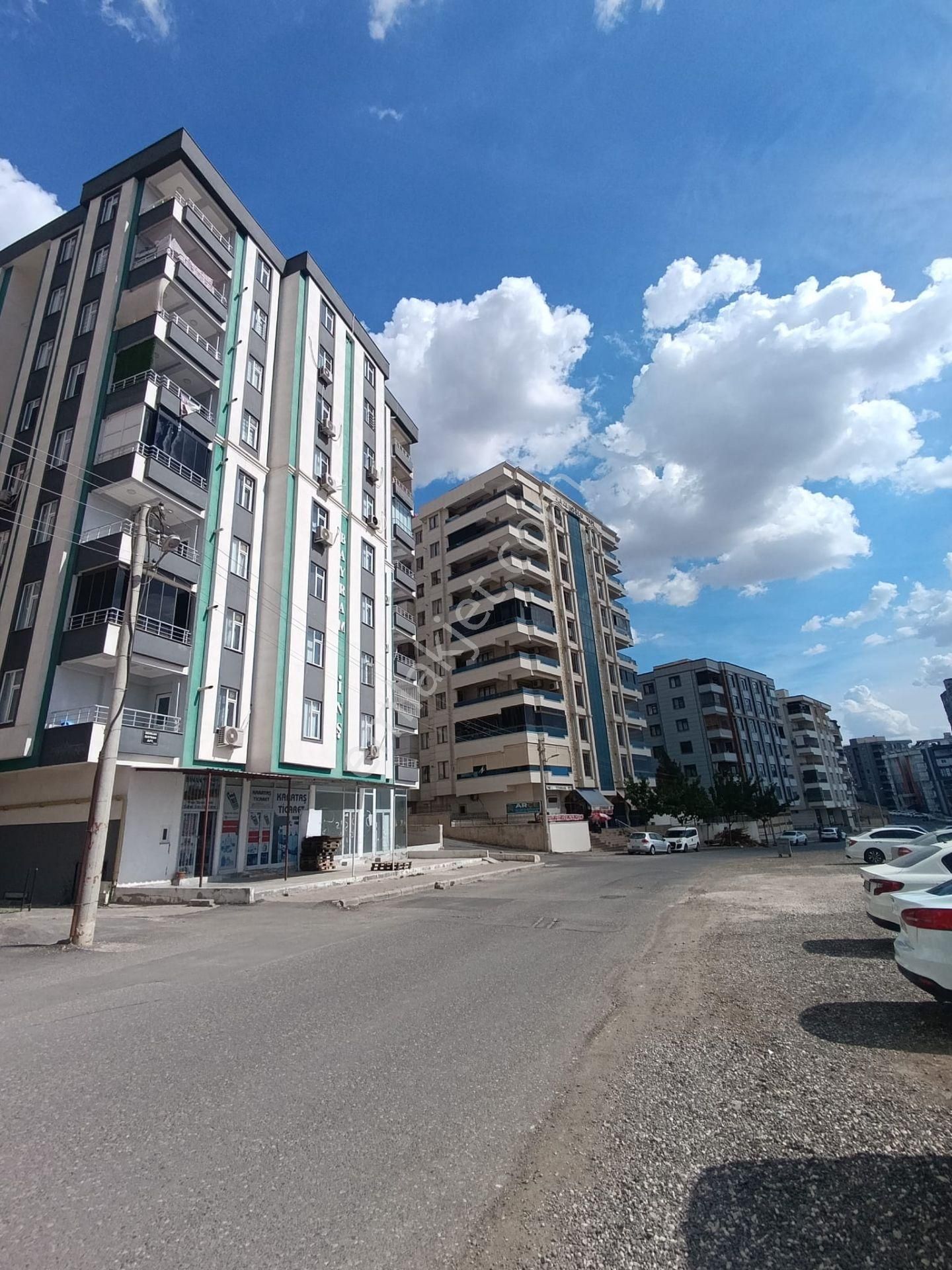 Uygun Emlaktan Karaköprüde Ara Kat 3 Oda Ultra Lüx Satılık Daire
