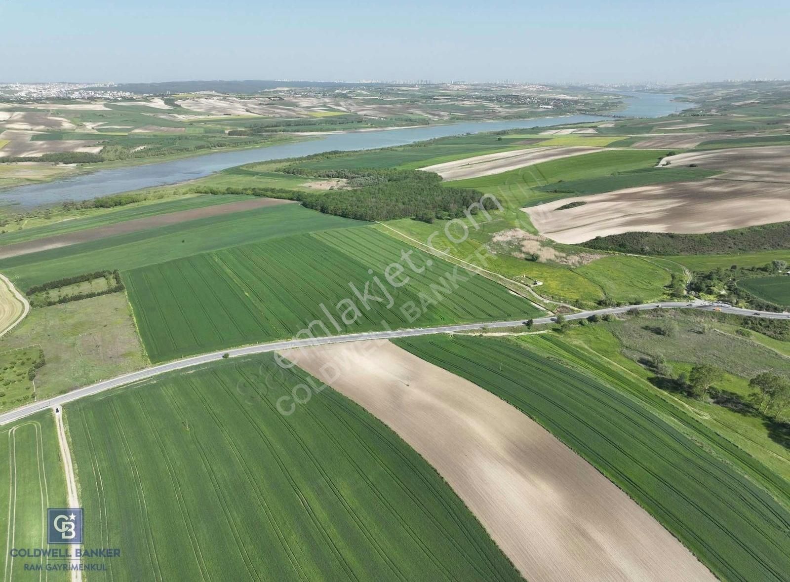 Dursunköy'de Cadde Cephe 300 M2 Tarla
