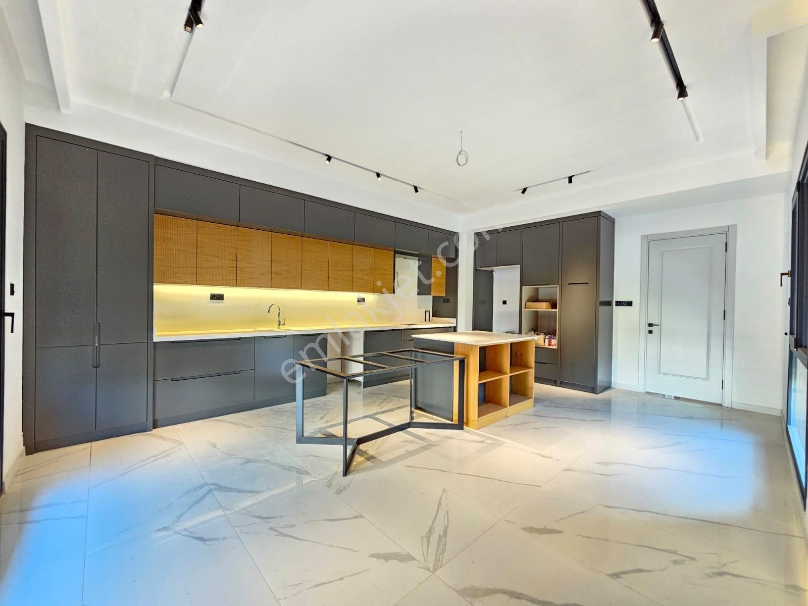 Denizli Barutçular Da 6+1 Doğa İle İç İçe Geniş Bahçeli Ultra Lüks Satılık Villa