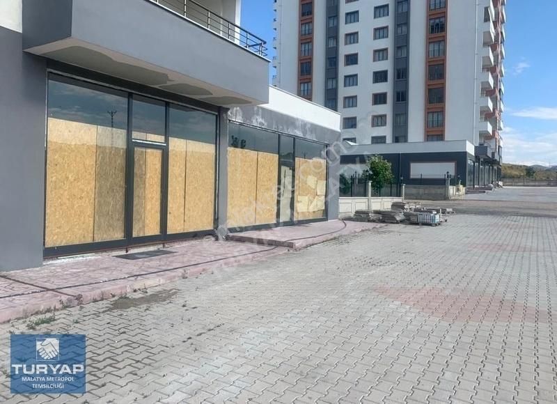 Turyap'tan Adıyaman Yolu Üzerinde Showrooma Uygun Kiralık Dükkan