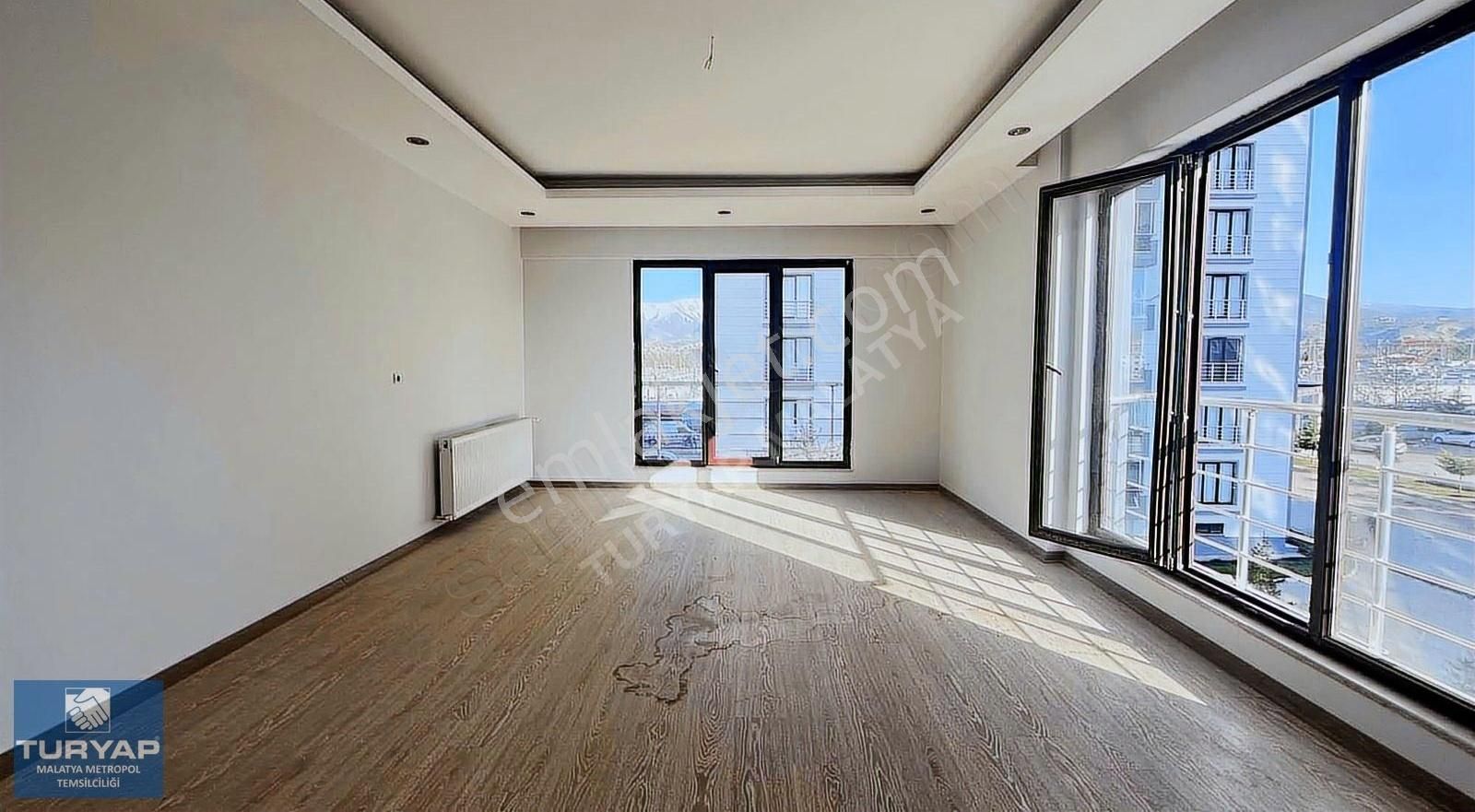 Turyap Metropol'den Yakınca Babür Sitesin De Satılık 2+1 Daire