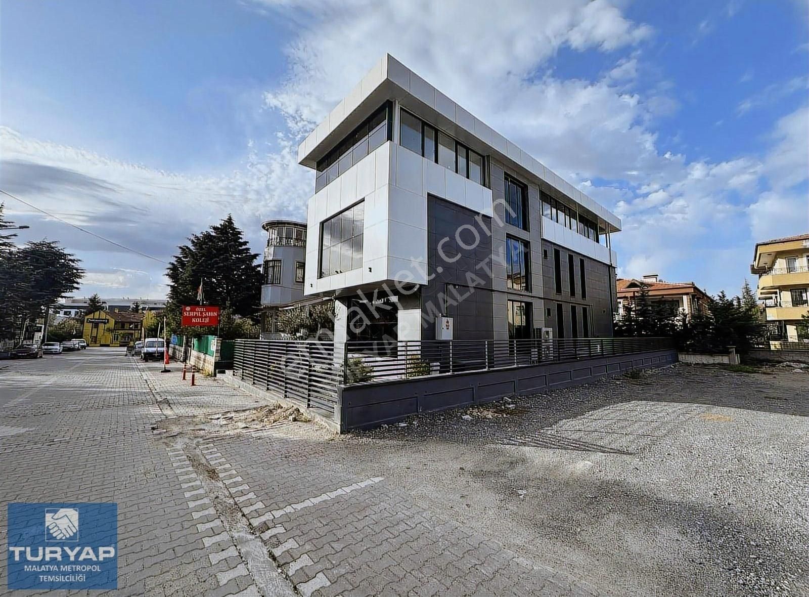 Turyap Metropolden Satılık 400m2 Ticari Villa