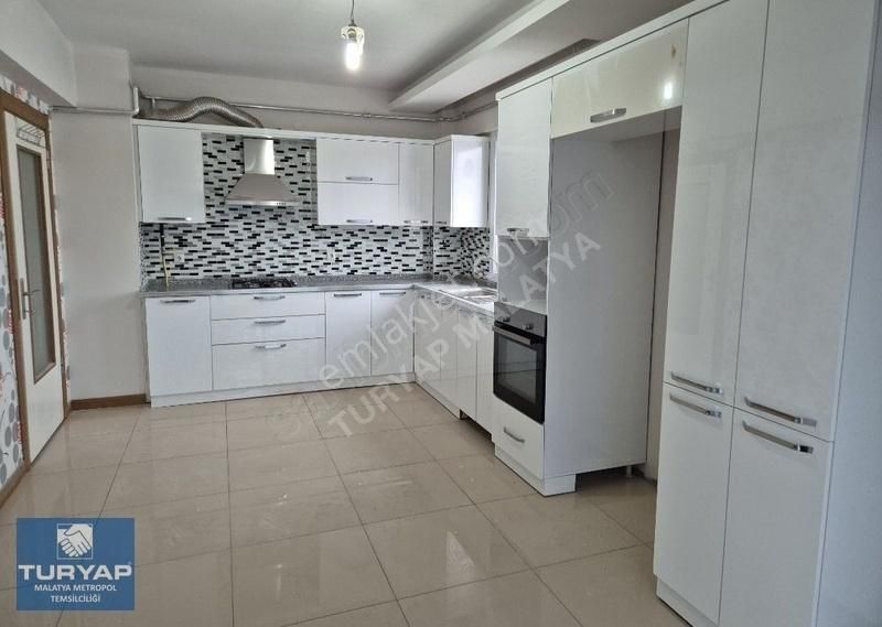 Turyap Metropol'den Mıhlıdut Cad 3+1 Kiralık Daire