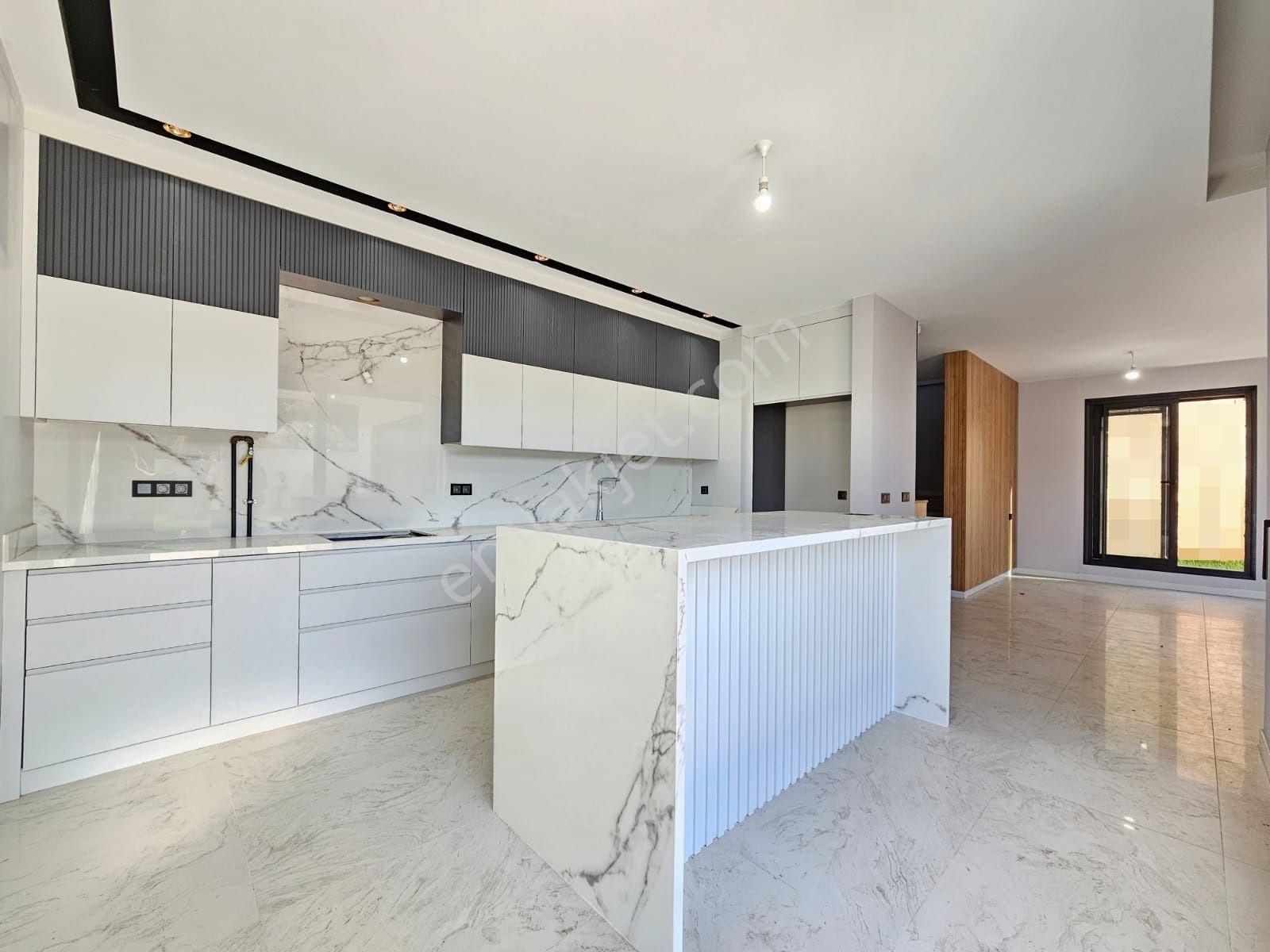 Denizli Saruhan Da Akıllı Ev Sistemli Havuzlu Geniş Bahçeli Ultra Lüks Satılık Villa