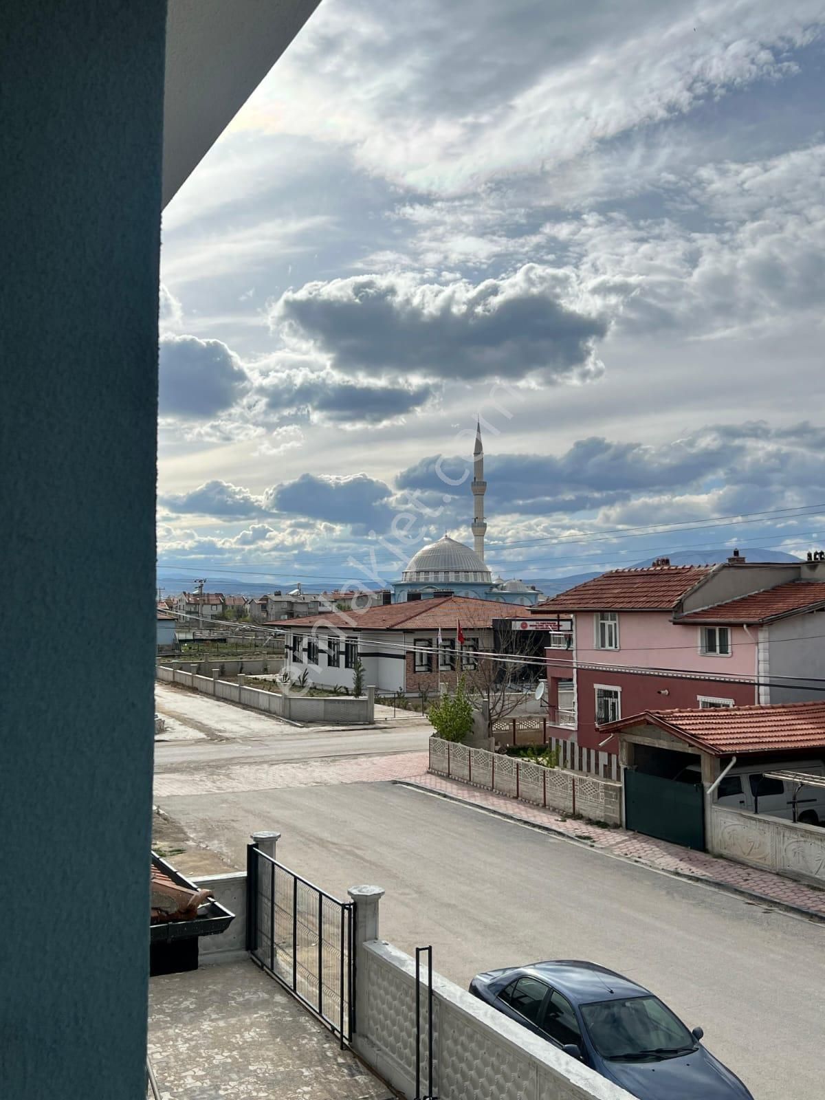Alakova Hadimi Anadolu Lisesi Yakını Satılık 2+1 Üst Kat Daire