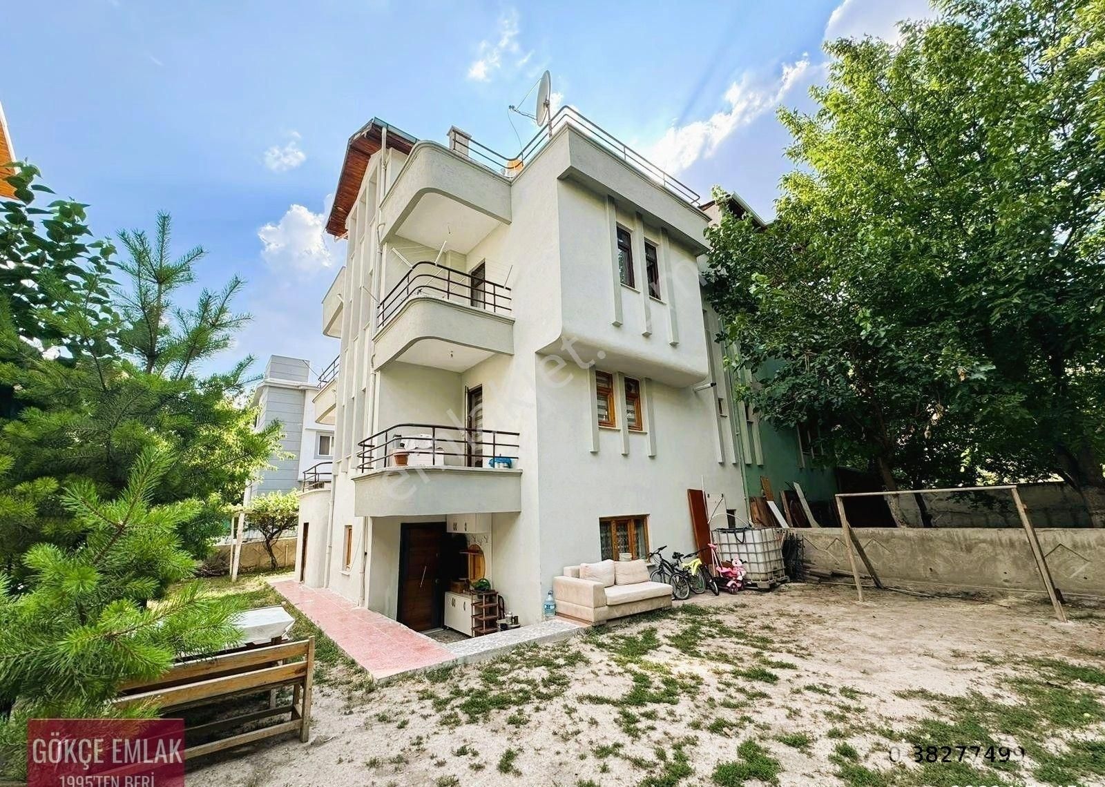 Gökçe Emlak'tan Sarayda 5+2 350 M² Bahçeli Triplex Satılık Villa