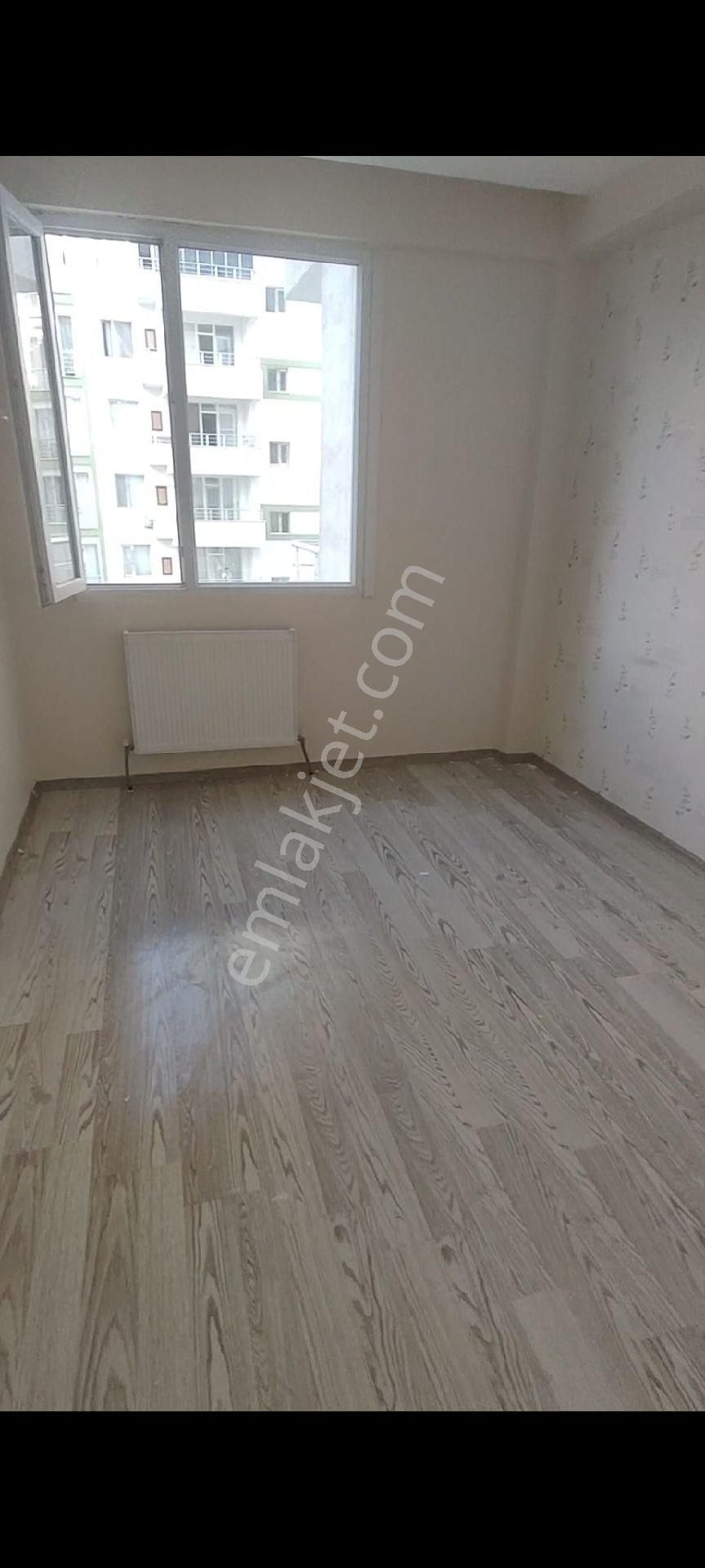 Fabrika Mahallesinde Mazlum Sitesinde Satılık 3+1 Daire