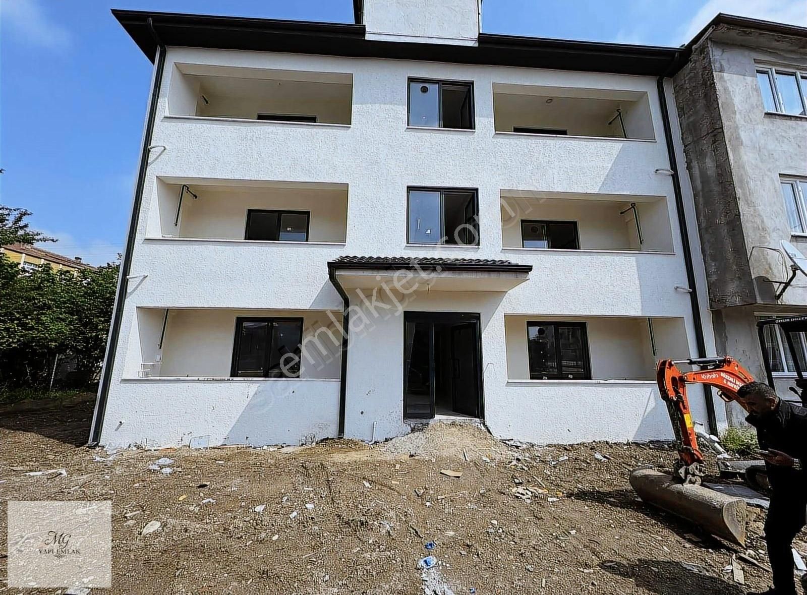 Fatih Mahlesinde Koridorlu 1+1 62 M2