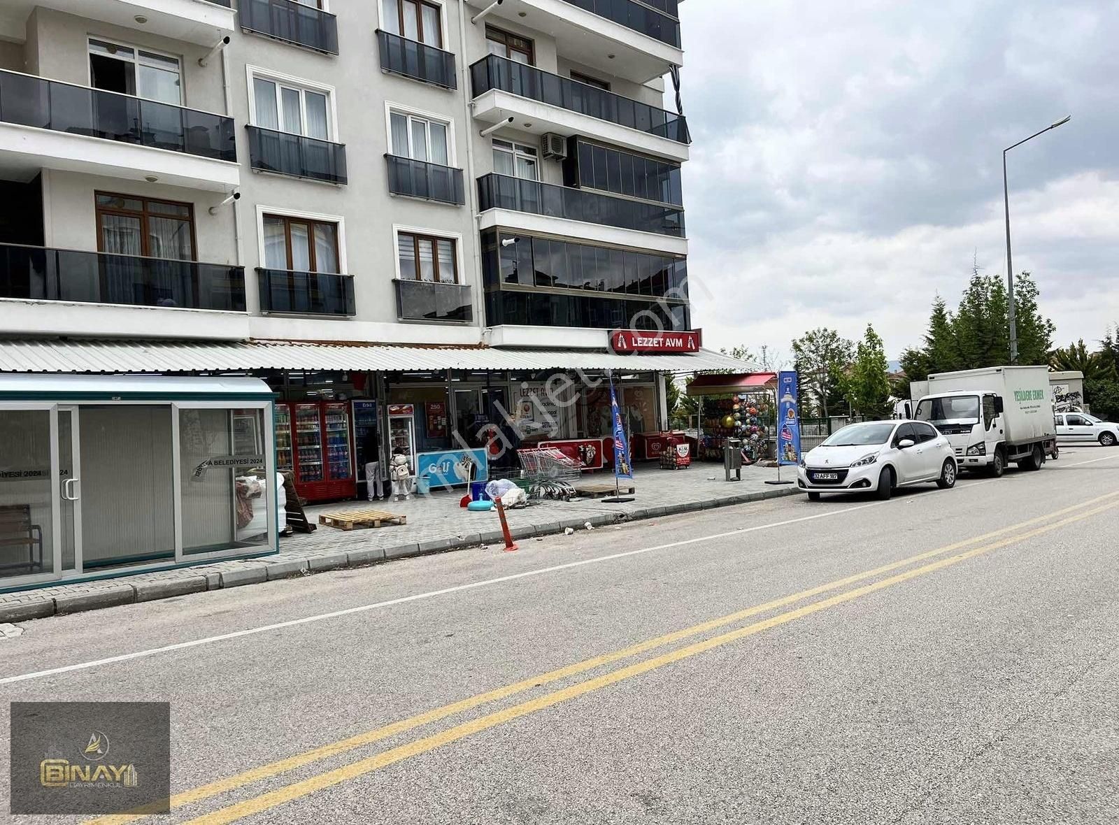 Davraz Mahallesi İşkur Yakını Cadde Üzerinde Satılık 3+1 Daire