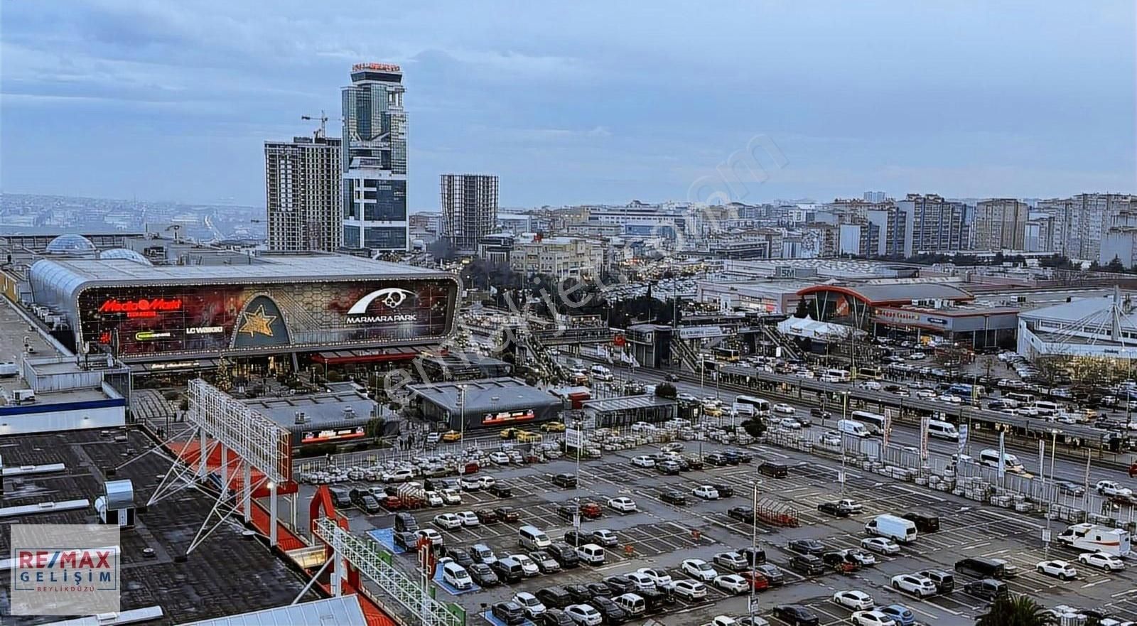 Delta Plaza Da E5 Cehpeli Satılık 3+1 Ofis