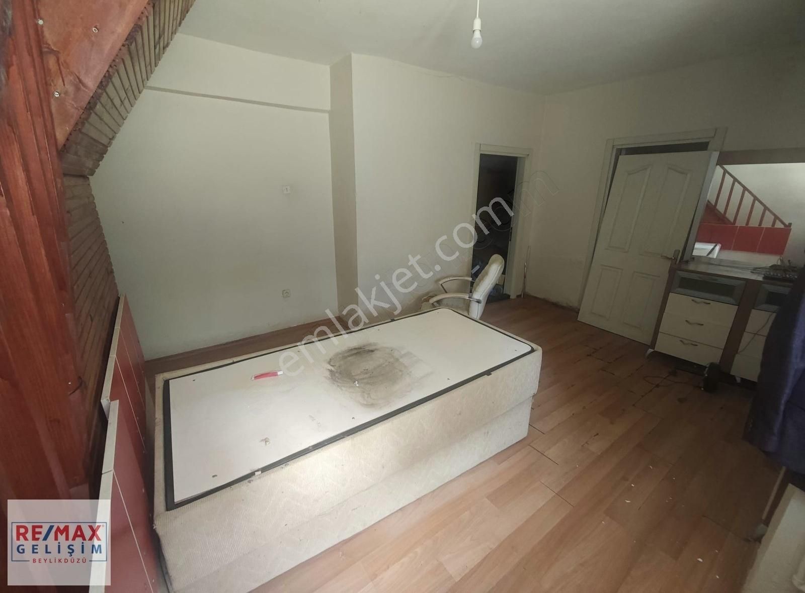 B. Çekmece Atatürk Mah. Satılık Yüksek Arsa Paylı 150 M2 4+2