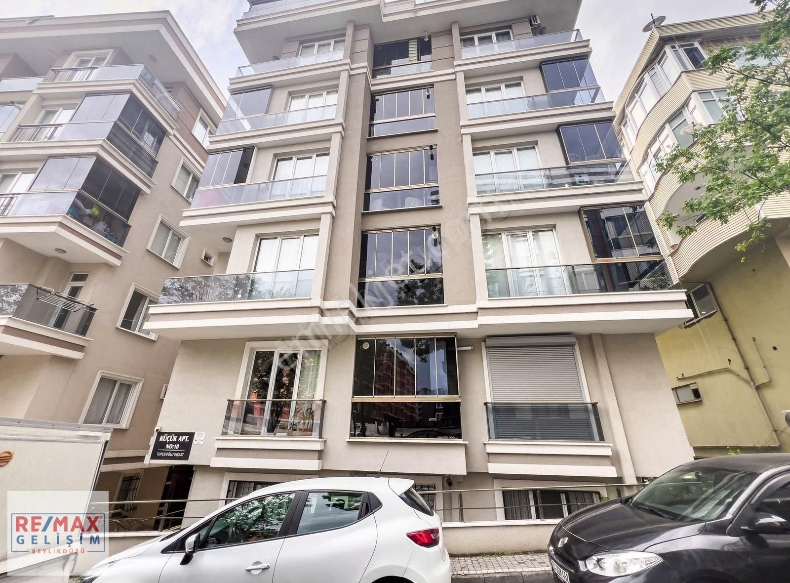 Re/max Gelişim Adem'den Gürpınar Merkezde Satılık 2+1 Fırsat