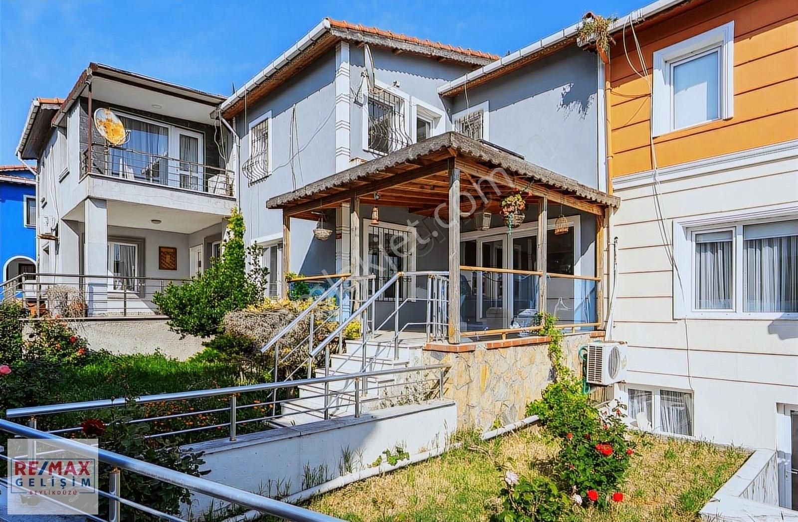 Remax Gelişimden Ayçiçeği Villalarında Deniz Manzaralı 4+2 Villa