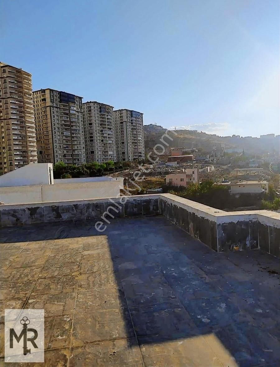 Mr Tuna Emlak'tan Ninova Evlerinde Satılık Tripleks Villa