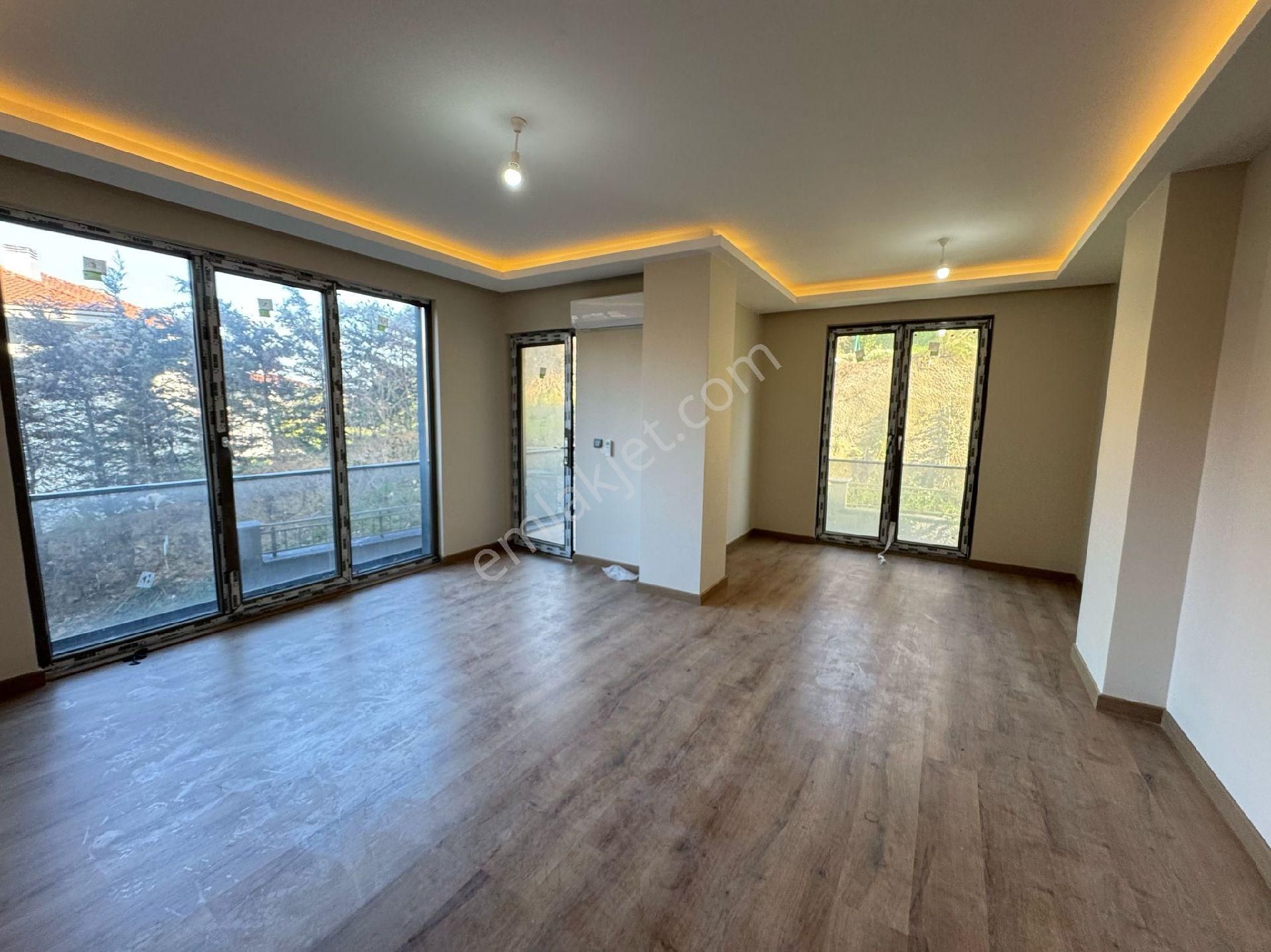 Çengelköy'de Site İçerisin'de Satılık Şerefiye'li 110 M² Net 3+1