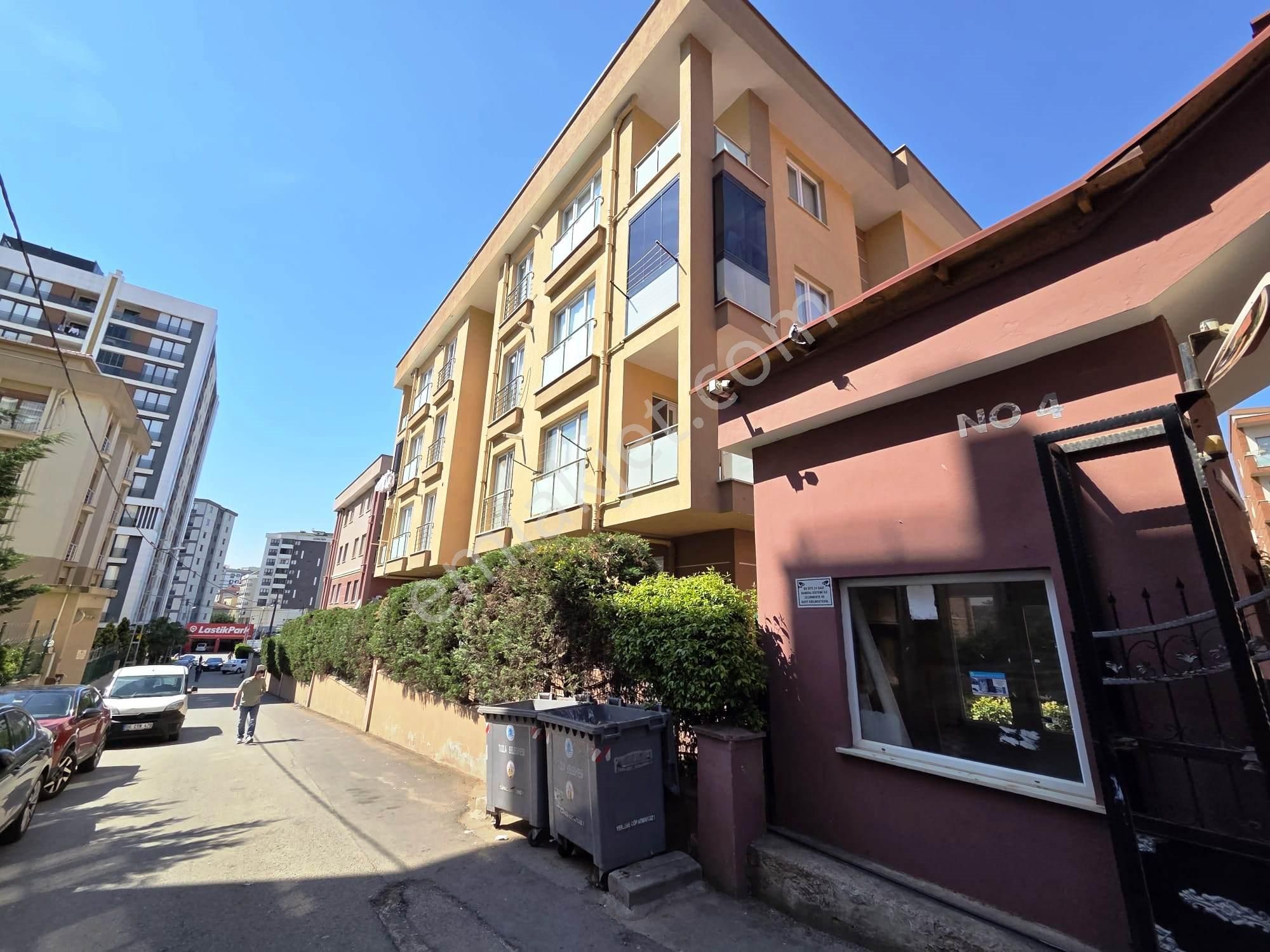 Aydınlı Beykent Sitesi 1.kat 130m2 Balkonlu Önü Açık Satılık 3+1