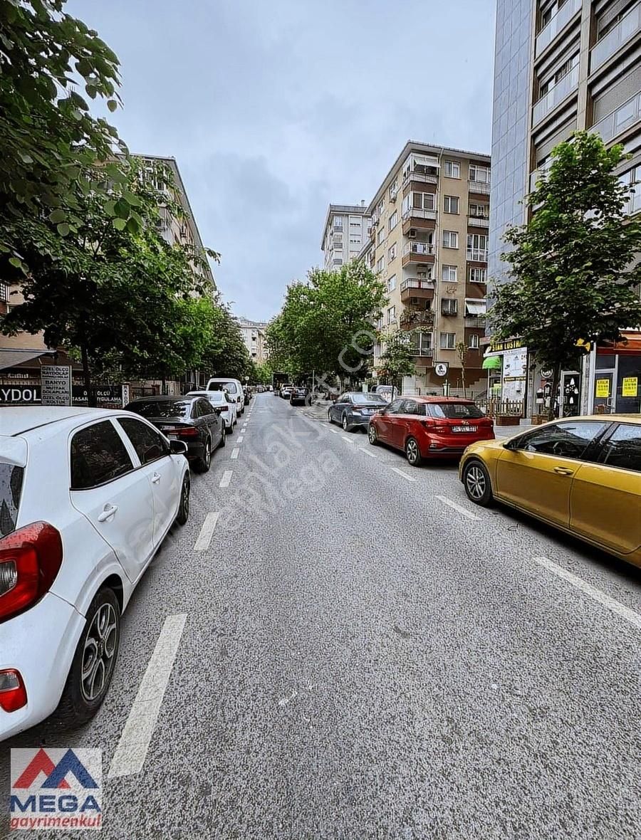 Mega Gayrimenkul'den Kaya Sultan Sokak'ta 40 M2 Dükkan