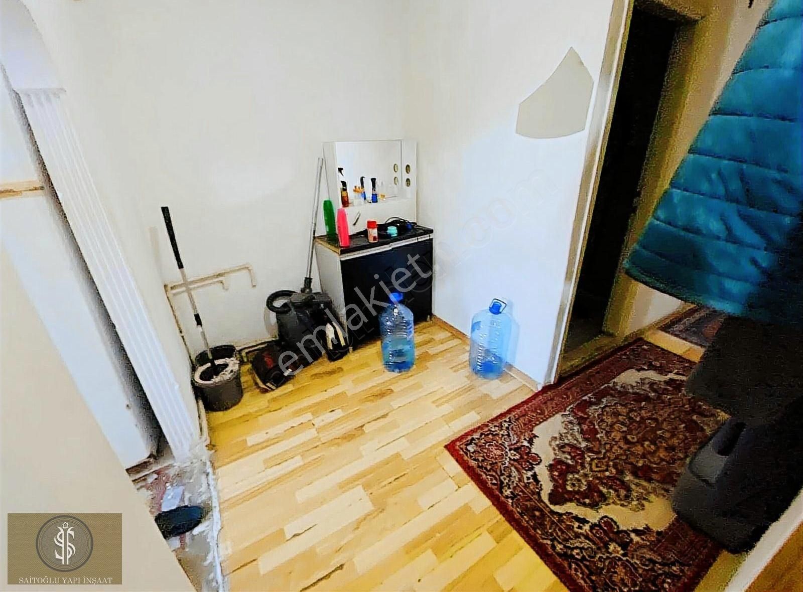 İstanbul Hospitala Yakın Cadde Üzeride 2. Kat 2+1 80m Daire