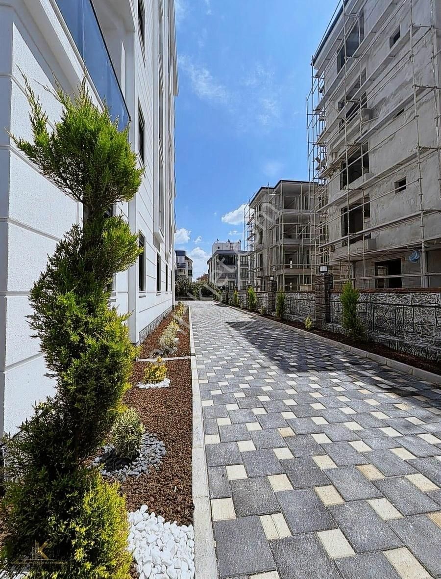 Varsak Aktoprakta Sitede Havuzlu Satılık 2+1 Daire
