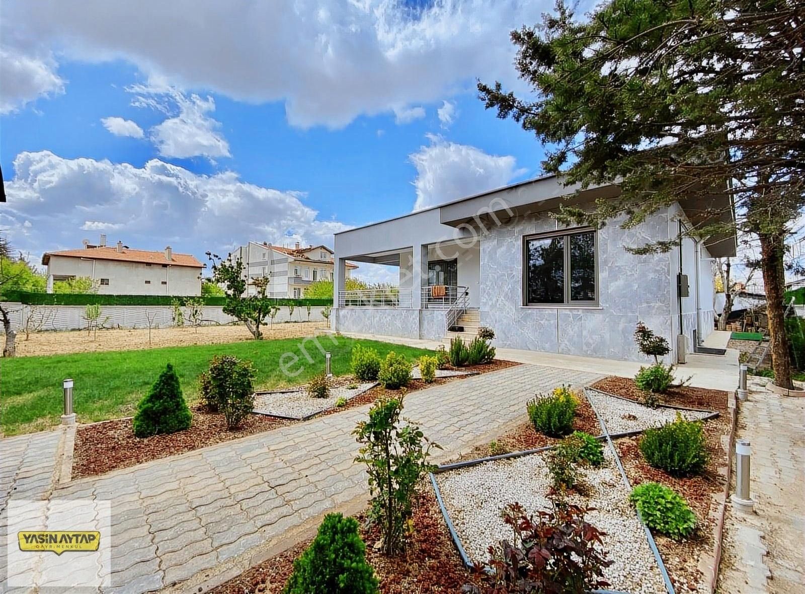 Karahüyük Mh. Doğayla İç İçe Satılık Geniş Bahçeli 3+1 Villa