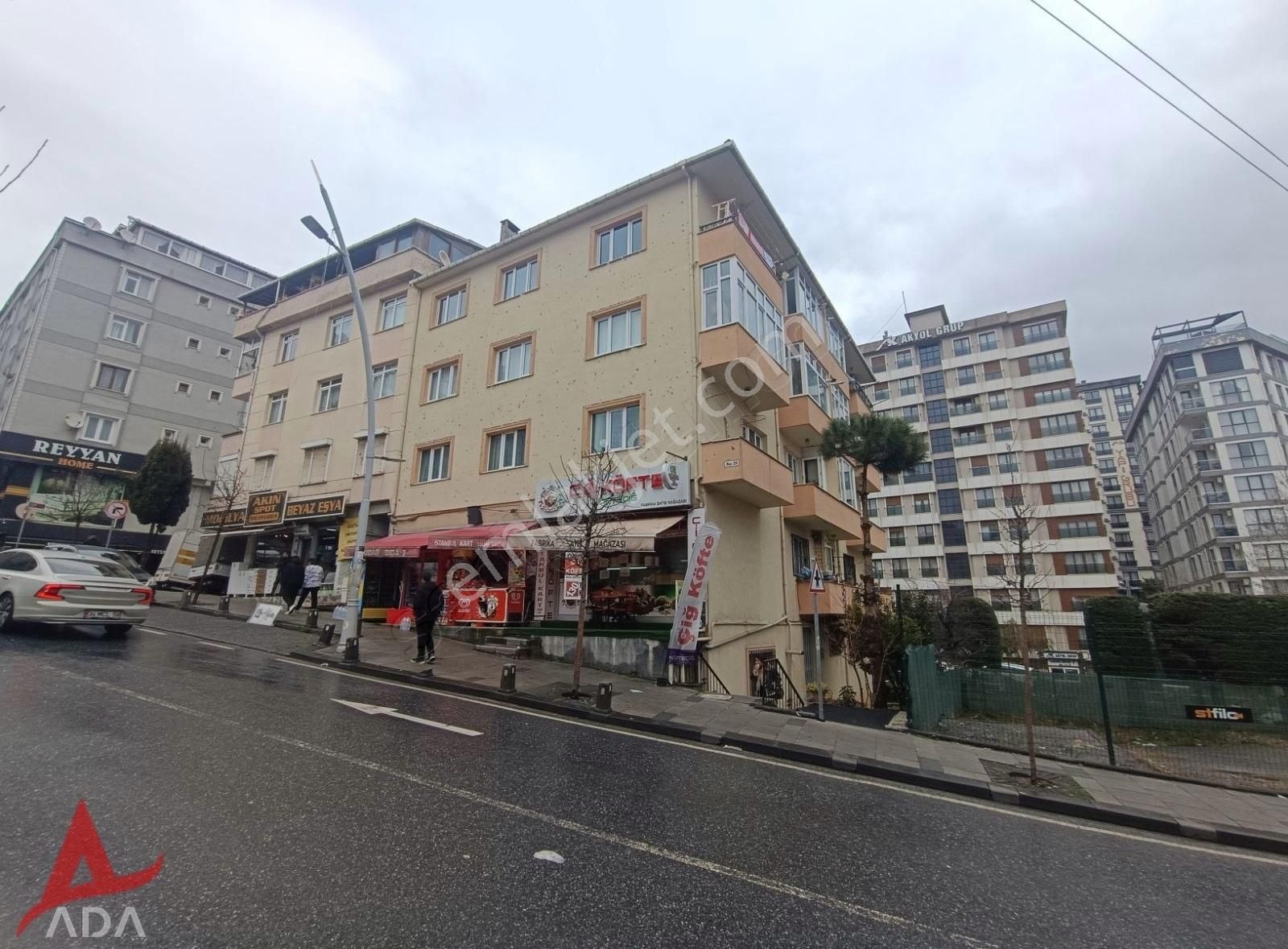 Ada'dan Cengiz Topel Caddesi Üzeri 30m2 Satılık Dükkan