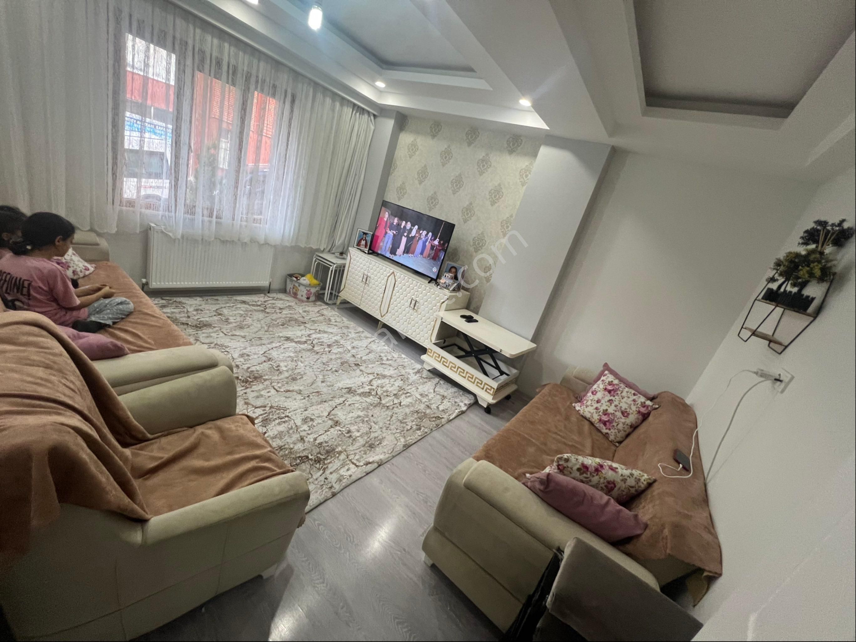 Arnavutköy Merkezde Metroya Yakın 90 Metre 2+1 Uygun Fiyatlı Daire