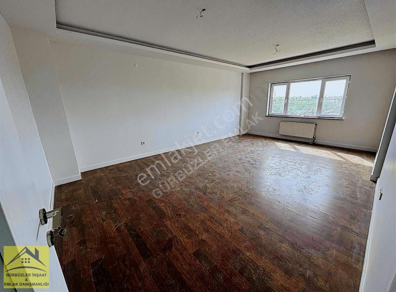 Toki Ayazma Konutları'da 3+1 Tadilatlı 140m² Manzaralı Daire