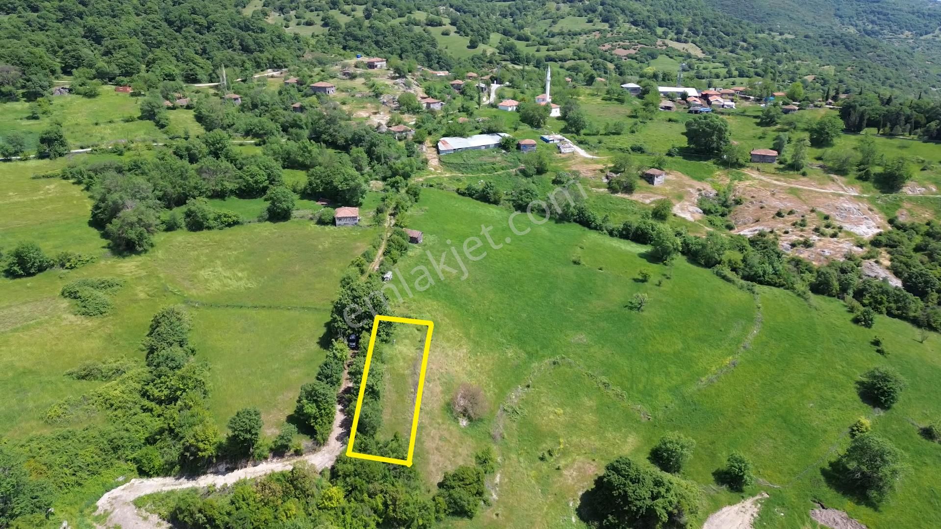 495 M2 Köyün Dibinde Resmi Yola Tam Cephe Hobi Bahçesi