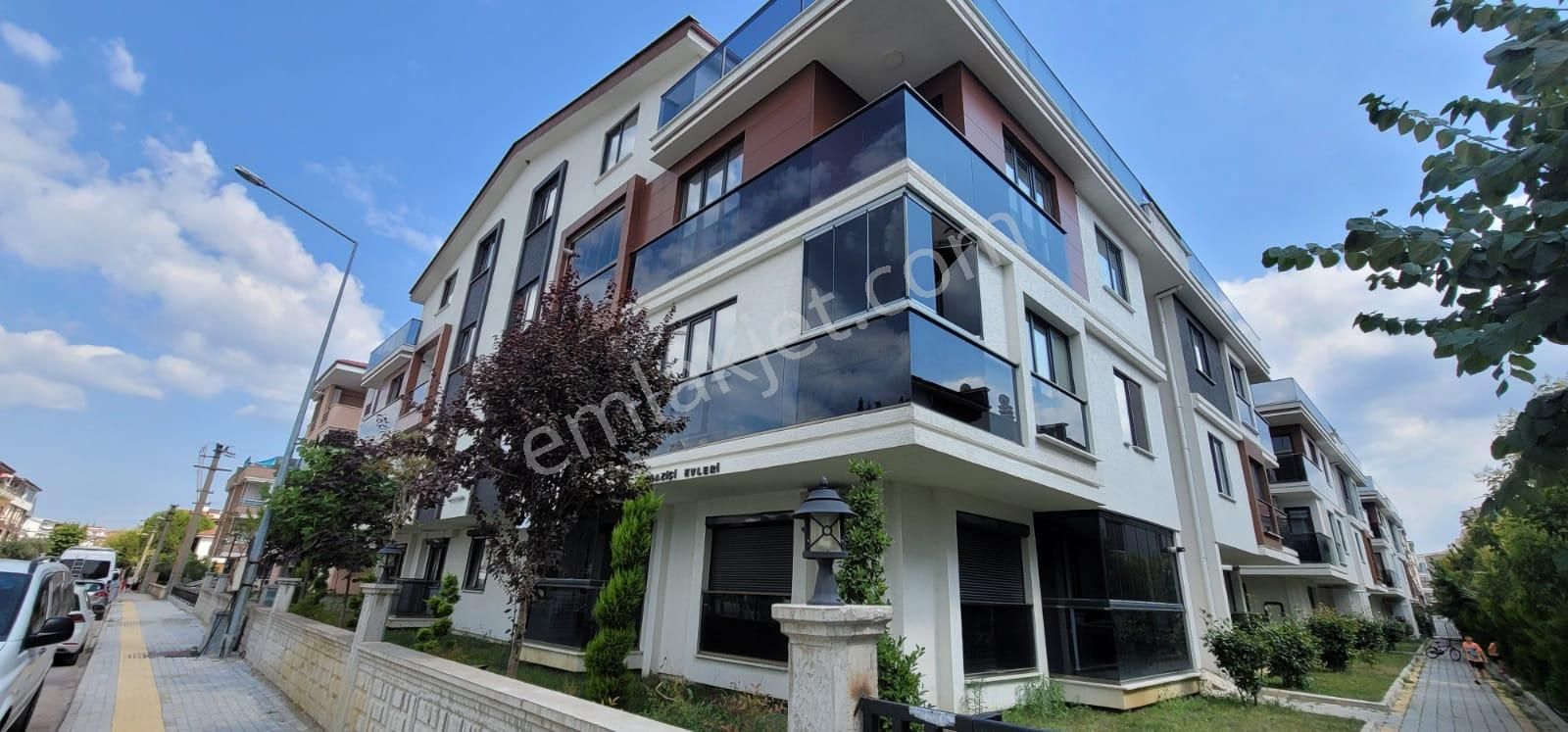 Yalova Çiftlikköy M.a.e Mah.3+1 120m2 Satılık Daire