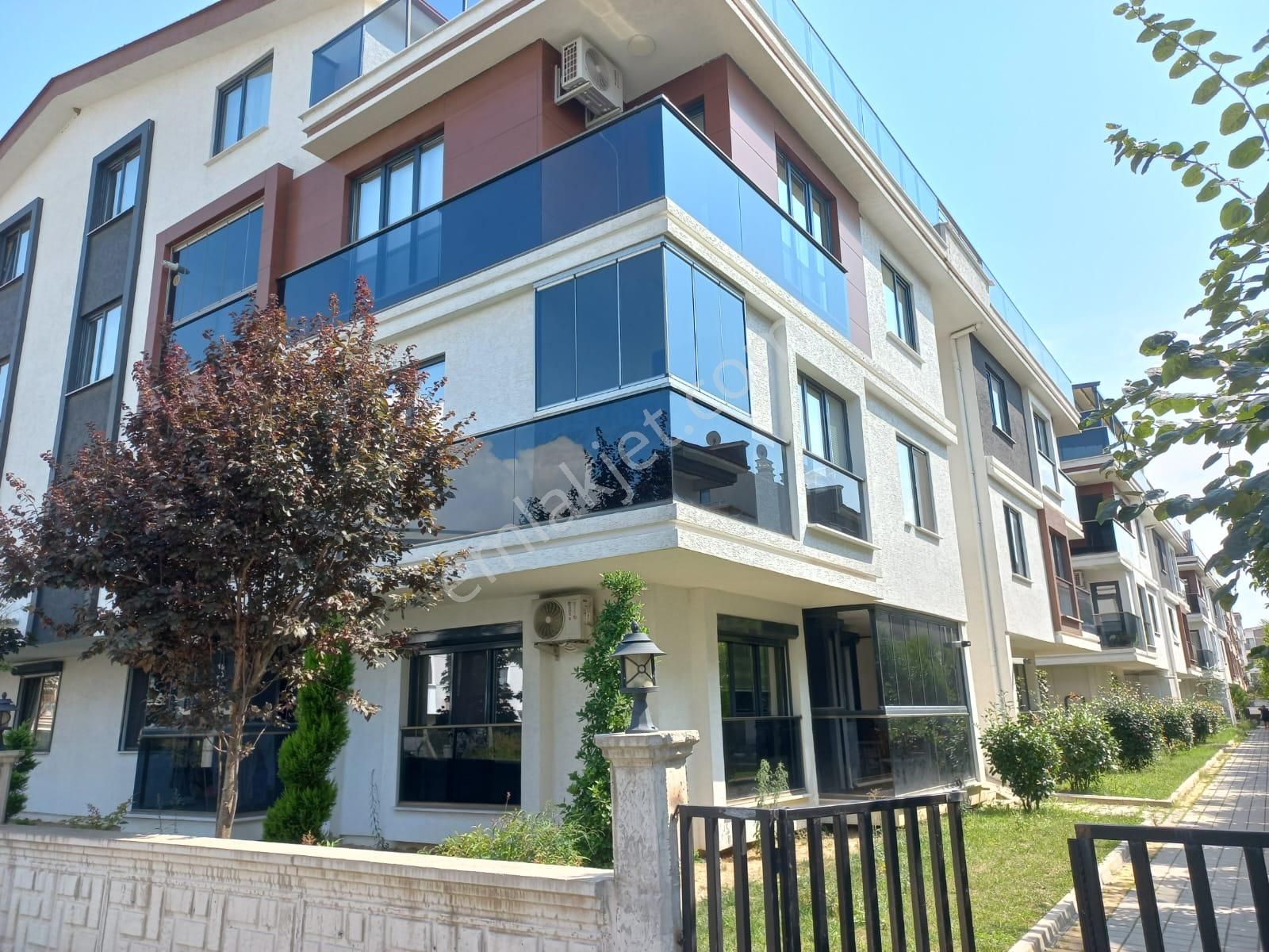 Yalova Çiftlikköy M.a.e Mah. 2+1 90 M2 Satılık Daire