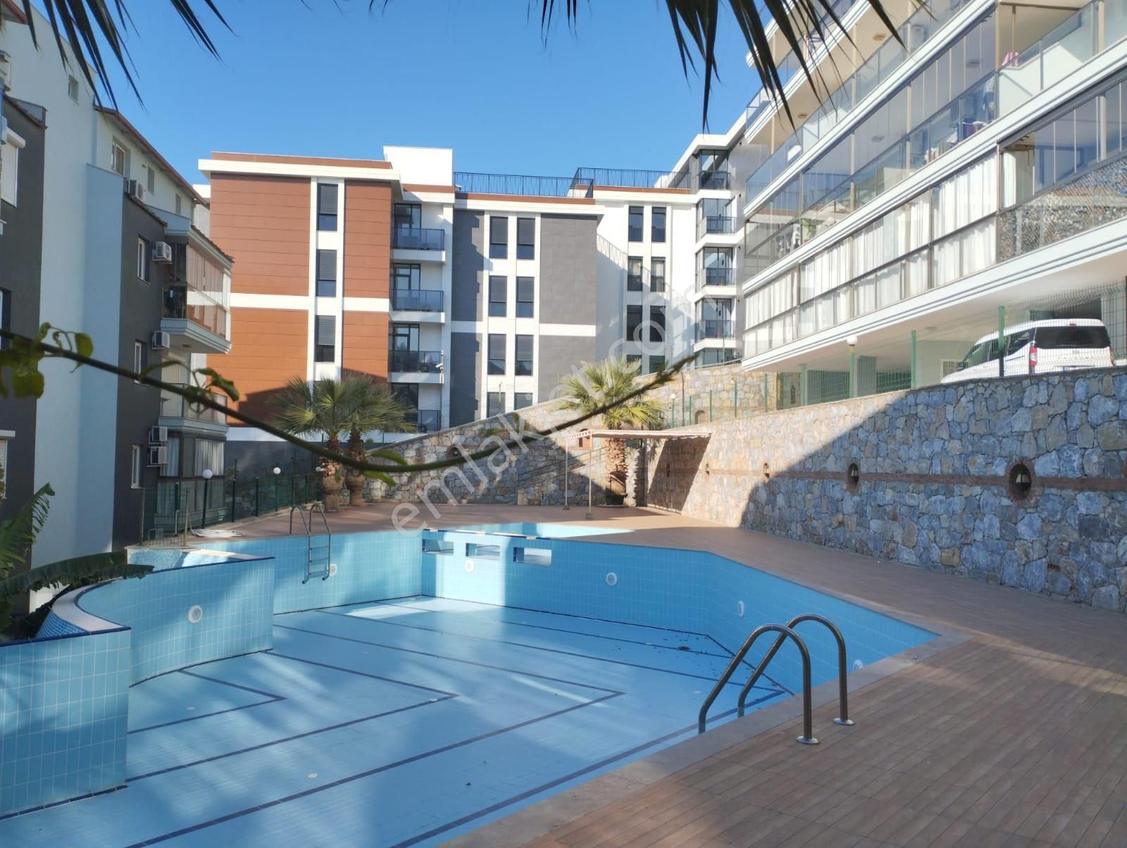 Havuzlu Sitede 2+1 Full Eşyalı Satılık Daire