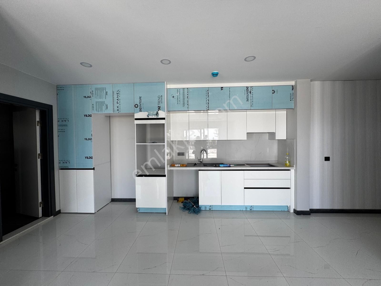 Güzelçamlıda Sıfır Yapı Geniş Teraslı 1+1 Daire