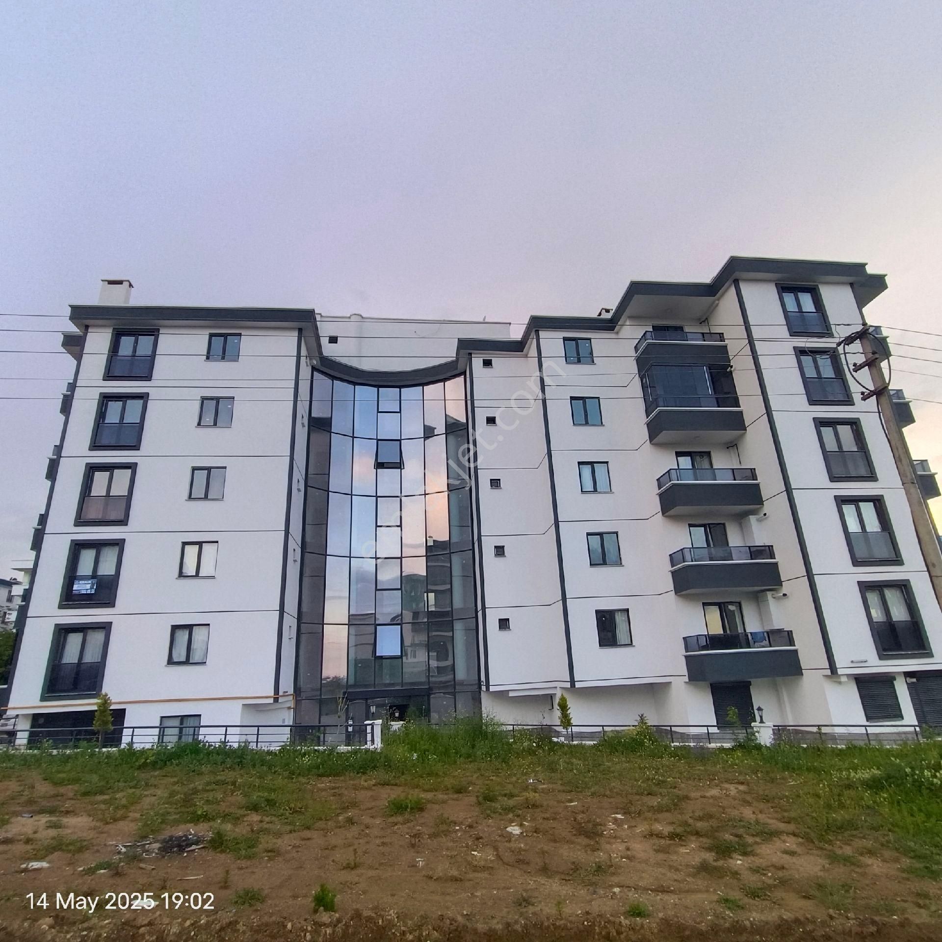 Truva//ahmet Kömürcü'den Geniş Ferah Kiralık 1+1 Eşyasız Daire