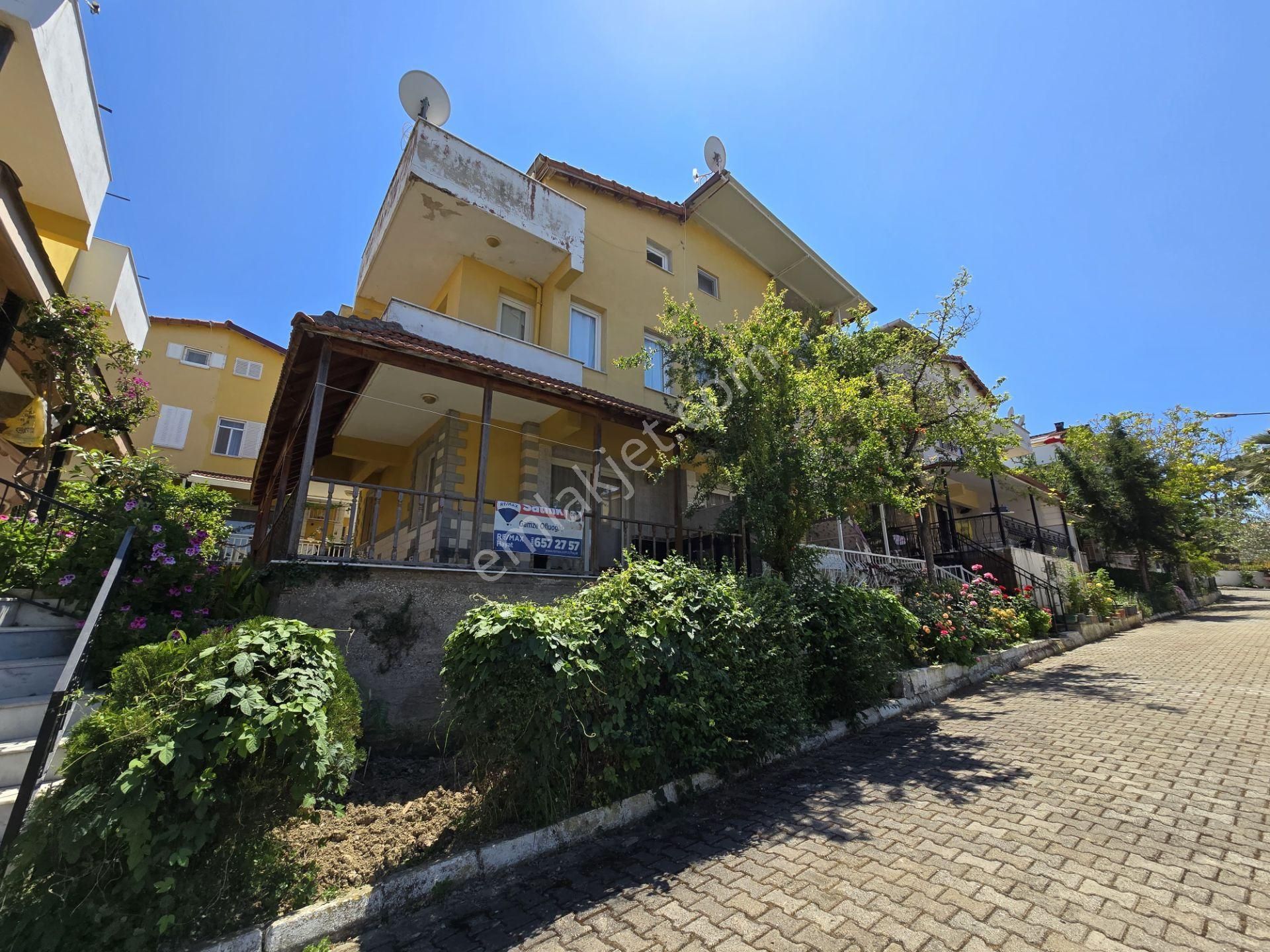 Kuşadası Soğucak 'ta Satılık 3+1 Bahçeli Yazlık Villa