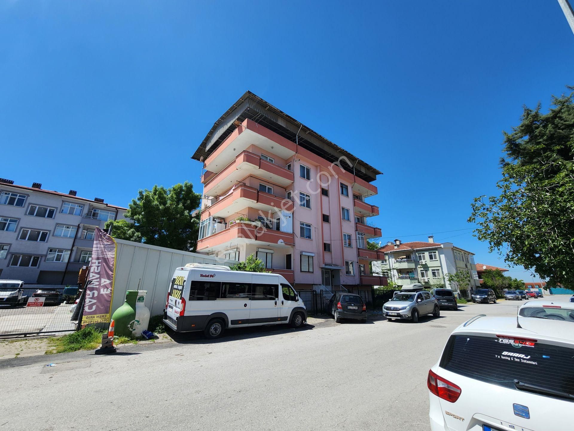 Adapazarı Şirinevler Mahallesinde Harika Konum Satılık 2+1 Daire