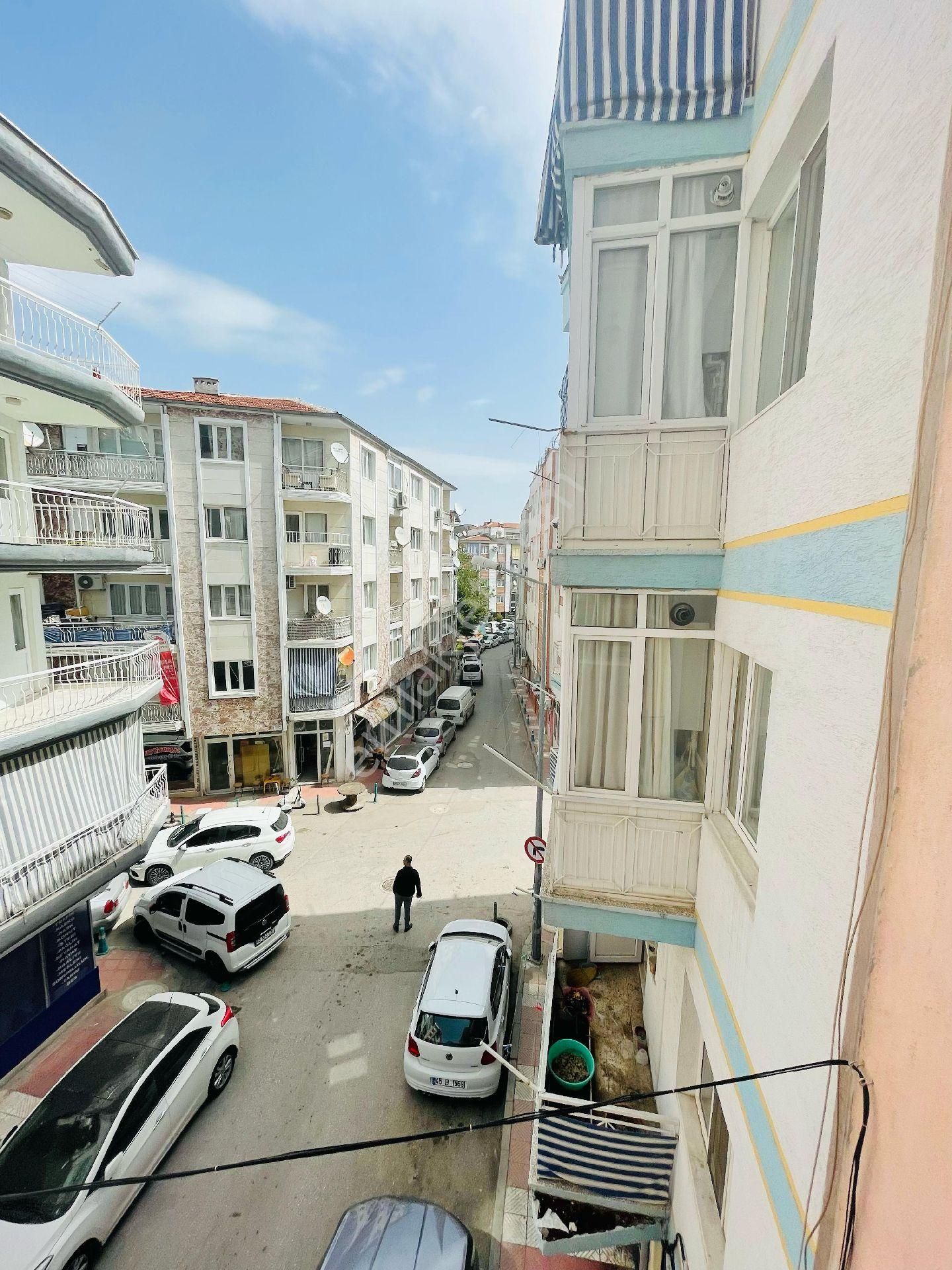 Karahanlı Gayrimenkulden Manisa Şehzadeler Dinçer Mahallesi 3+1 90 M2 Satılık Daire