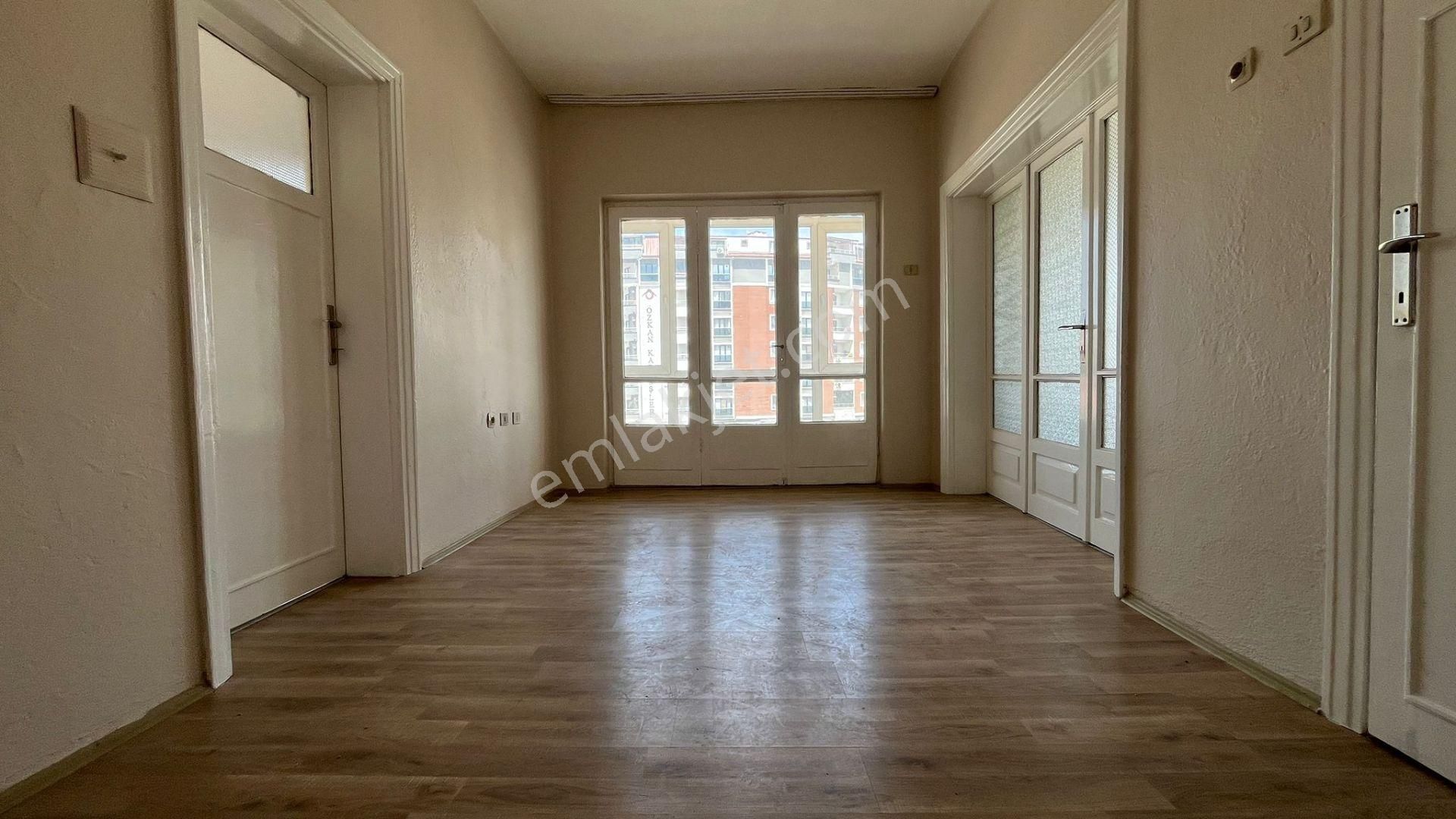Re/max İnci'den Cadde Üzerinde 3+1 Kiralık Daire