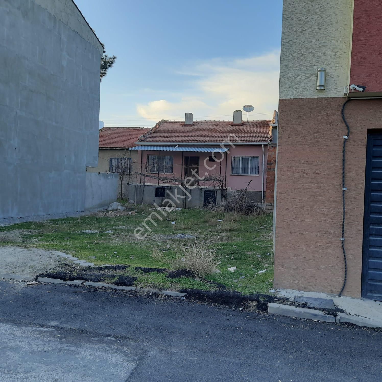 Eskişehir Fevzi Çakmak Mahallesi Mesutcan Sokakta İmarlı 140 Metrekare Satılık Arsa