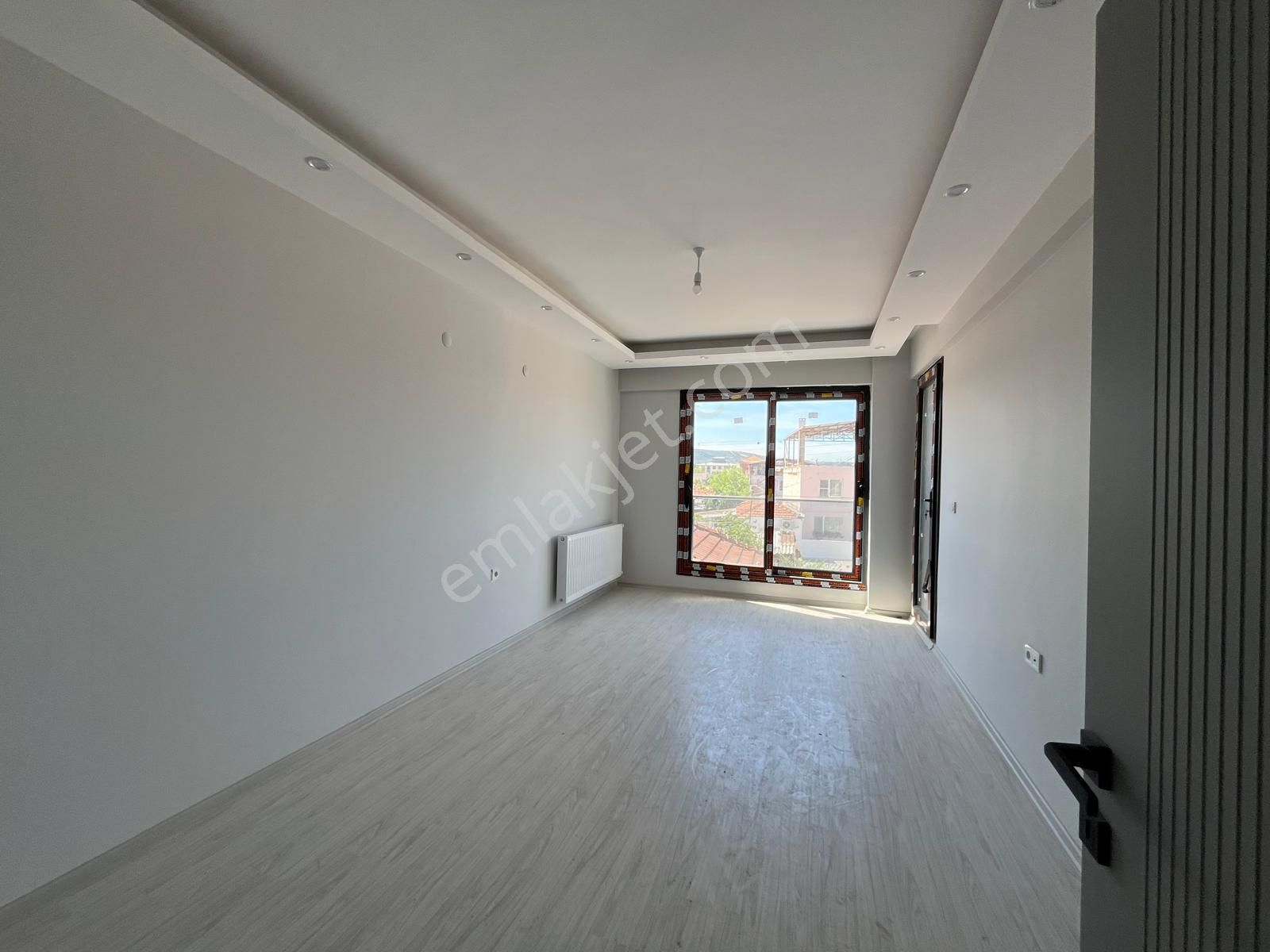 Bergama Atatürk Mahallesinde 3+1 Satılık Kapalı Mutfak Lüx Daire