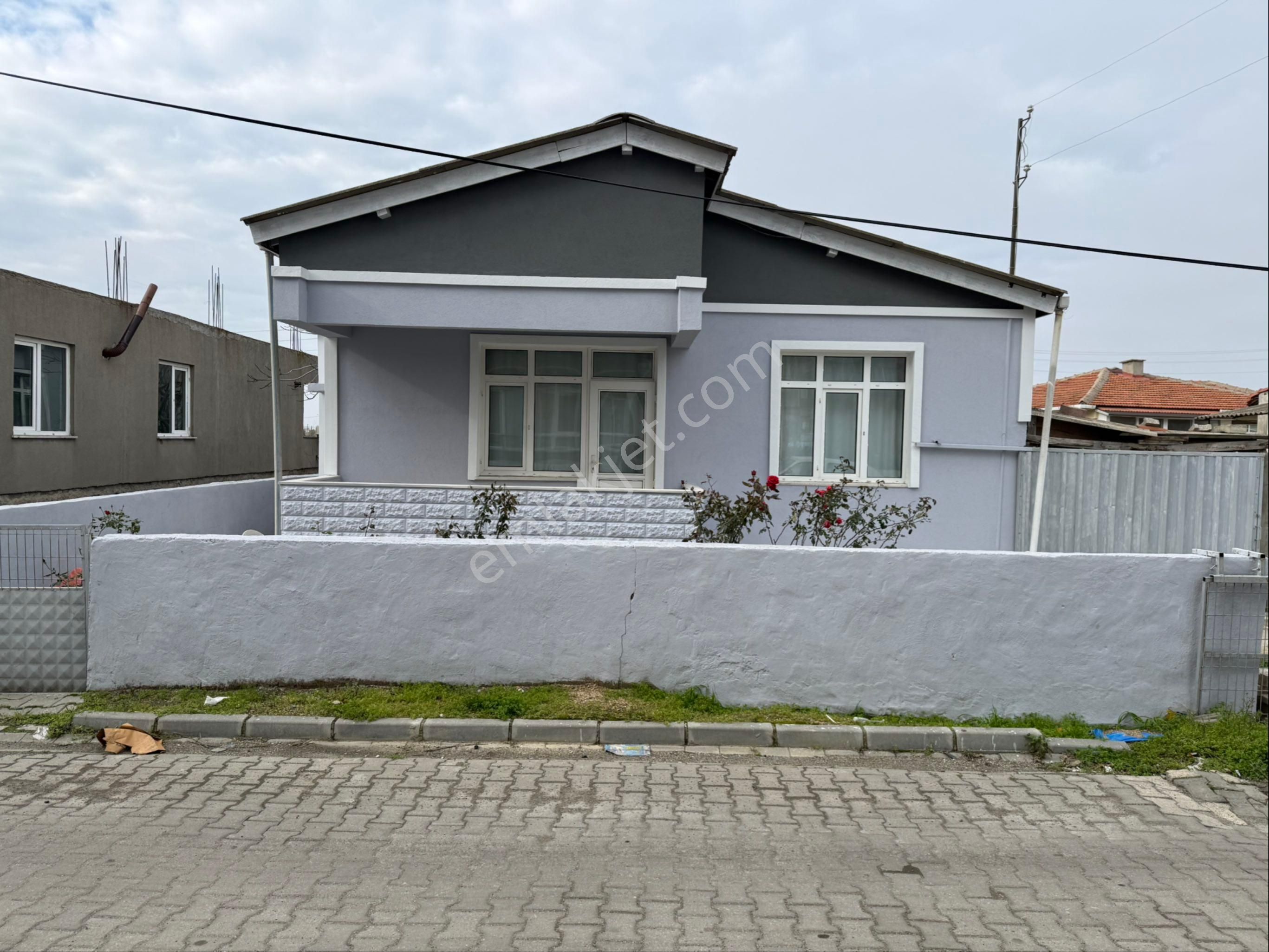 Ege Emlak'tan İpsala Merkezde Müstakil Bahçeli Ev