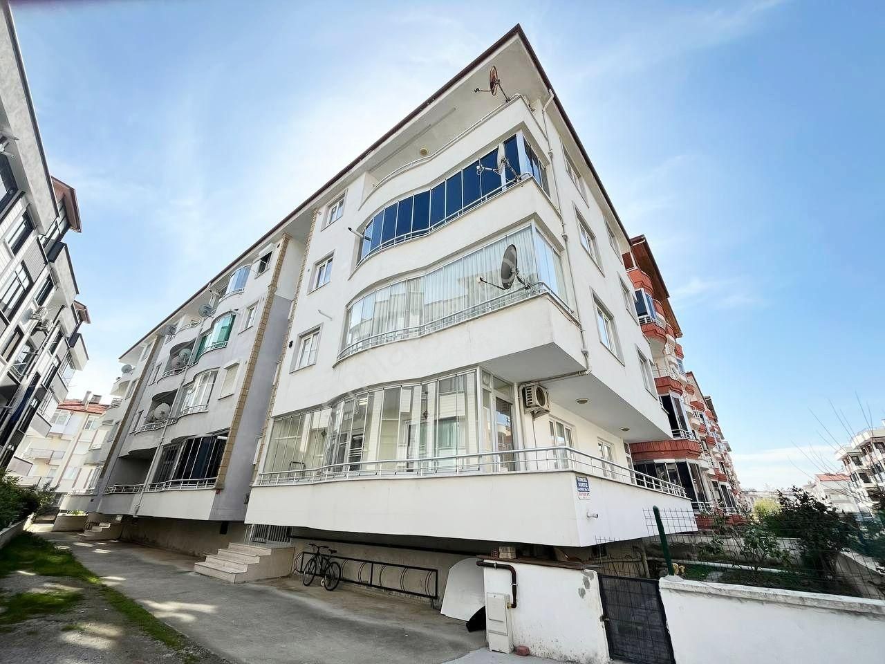 Zirve'den Akçay'da Satılık Çift Balkonlu Arakat Ferah&geniş 2+1 Daire