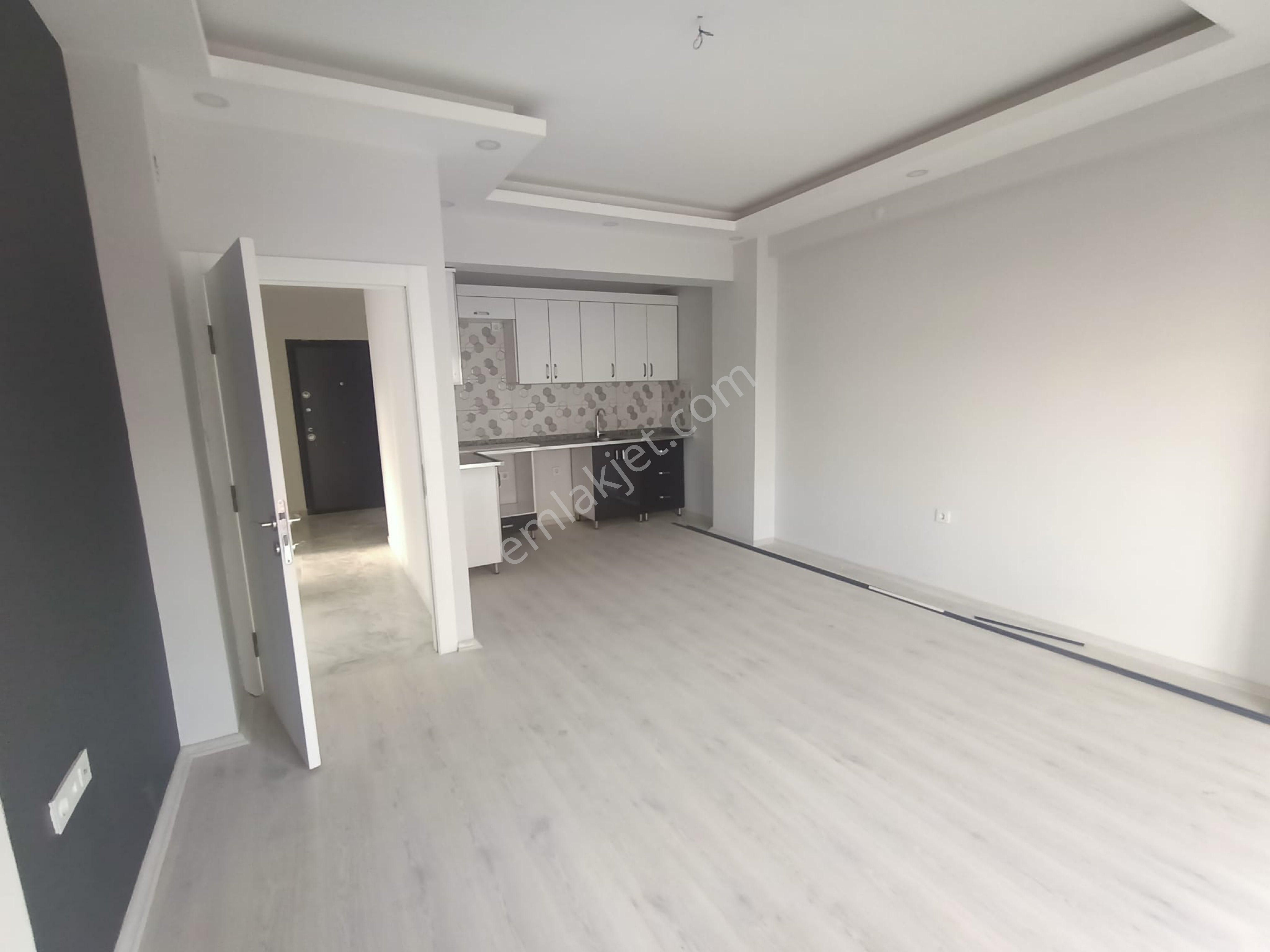 Esentepede Sıfır Lüx Yapılı Asansörlü Yerden Isıtmalı 3/2.katta 2+1