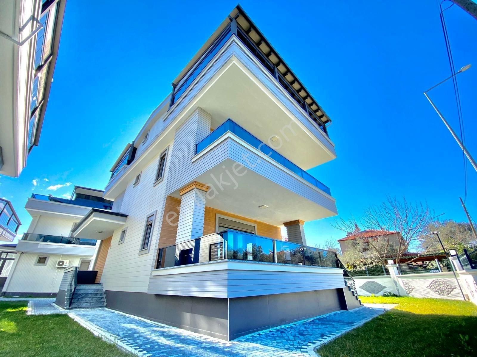 Yükselden Tam Bağımsız 5+1 Ultra Lüx Fırsat Villa