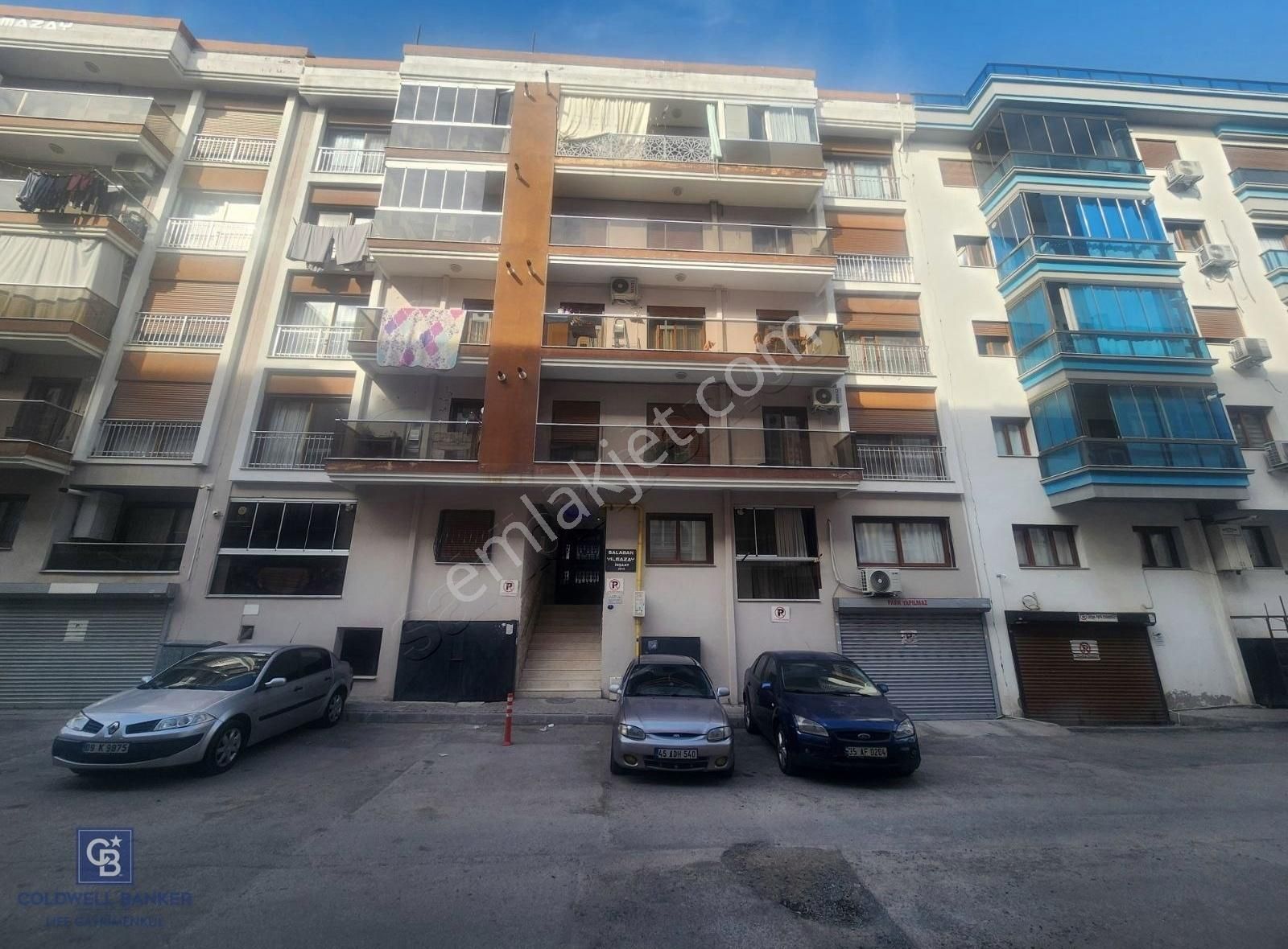 Karşıyaka Da Eşyalı Satılık 1+1 Daire